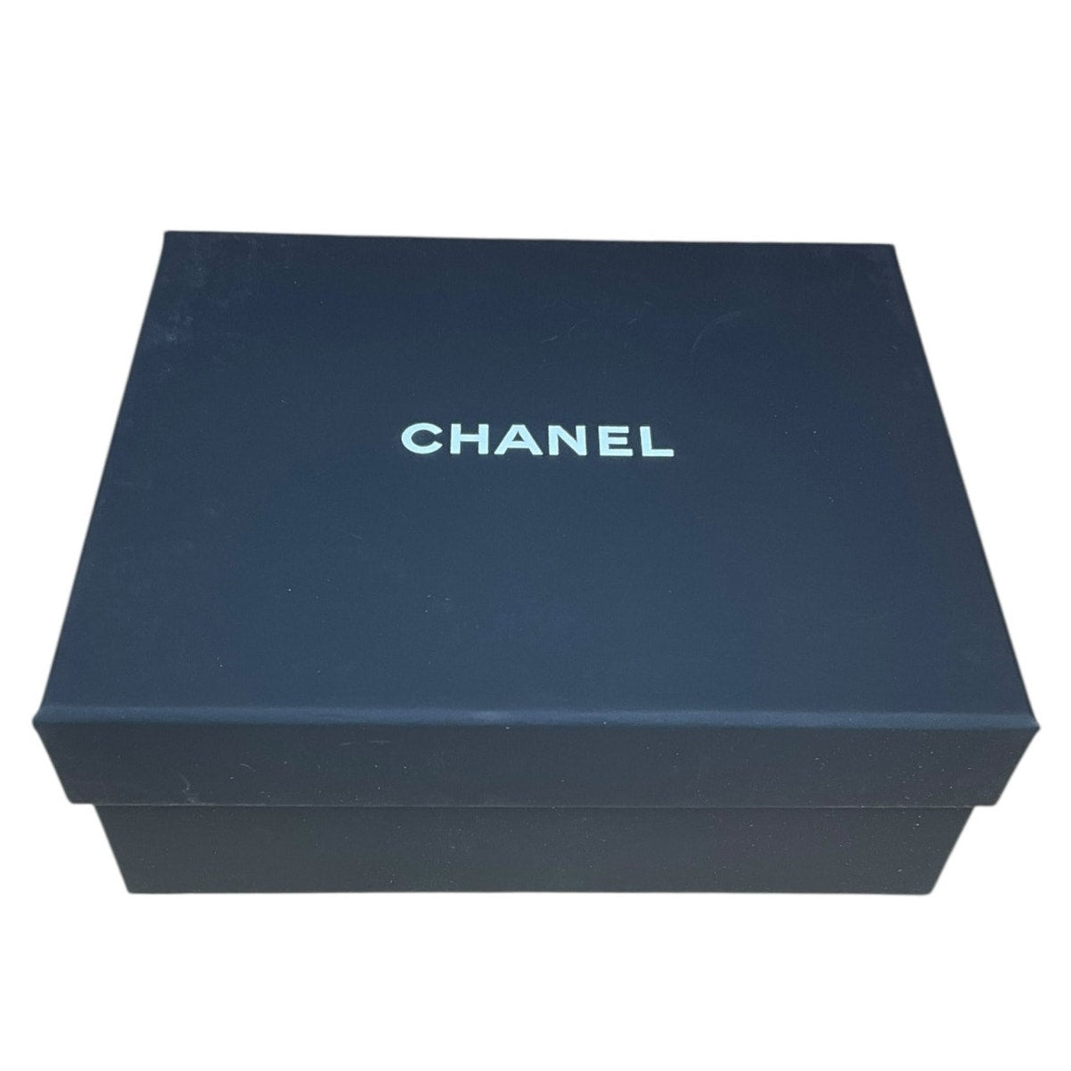 Chanel Makeup Tweed Quilted Round Filigree Pouch With Chain in white and black