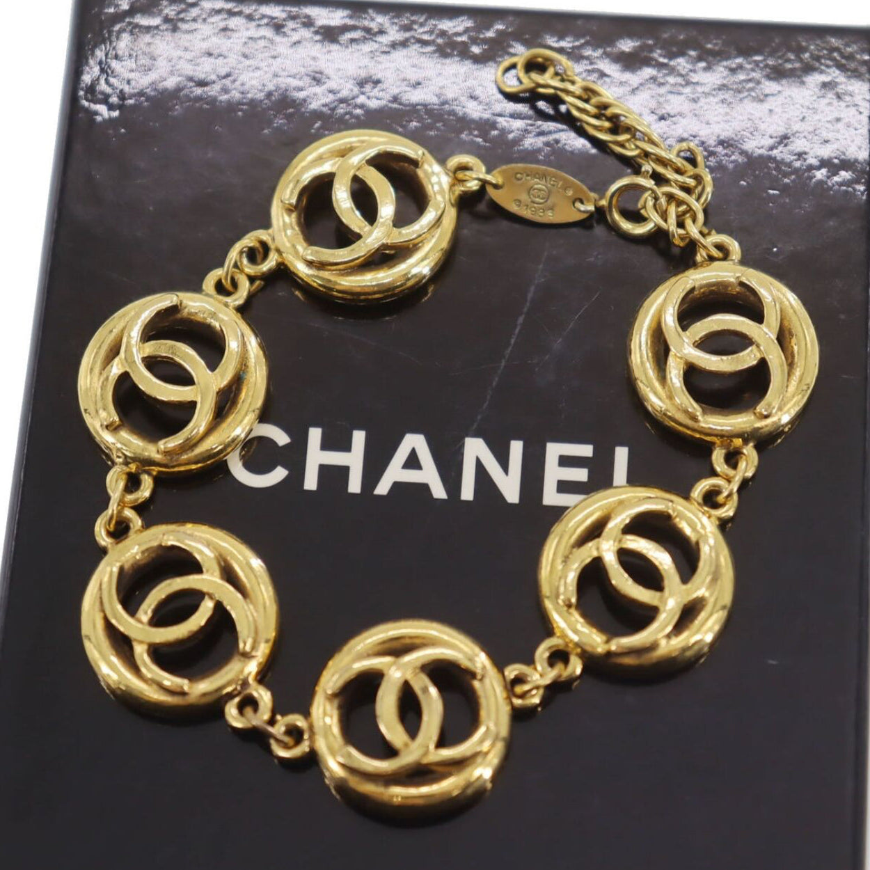 Chanel Gold Plated 1982 CC-logo chain bracelet - Clairely Amazing