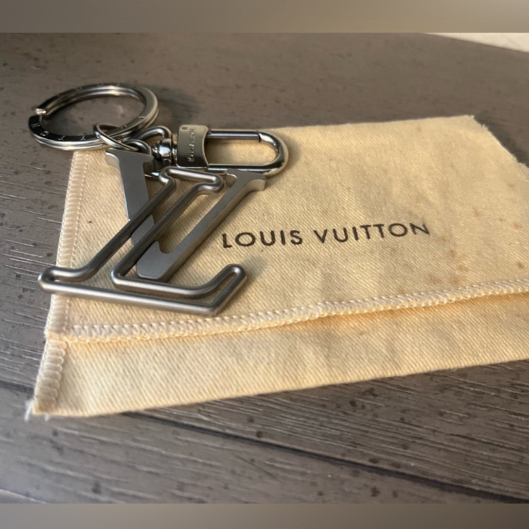 LV Shake Bag Charm Key Holder - Clairely Amazing