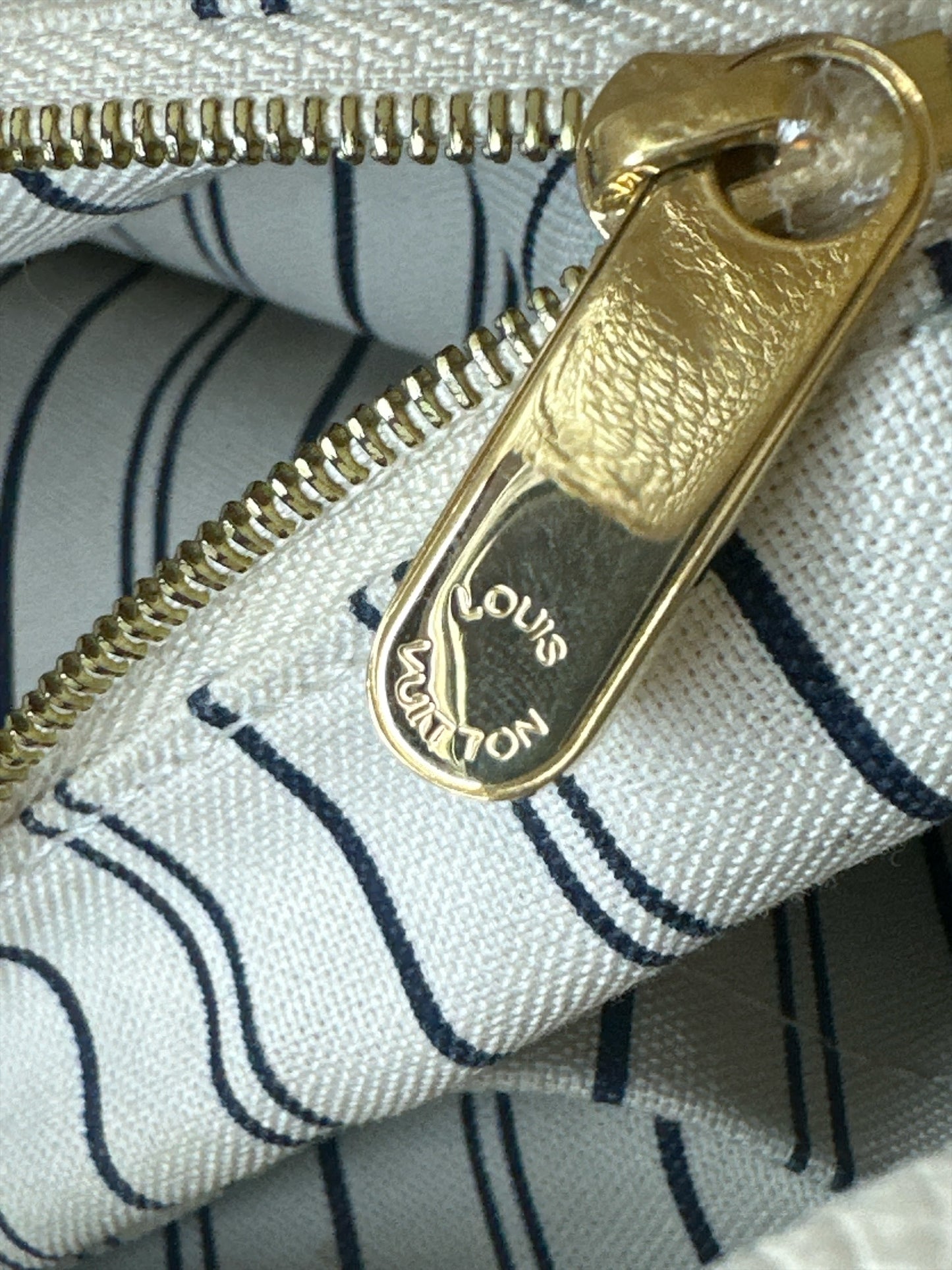 Louis Vuitton
Empreinte Artsy MM - Clairely Amazing
