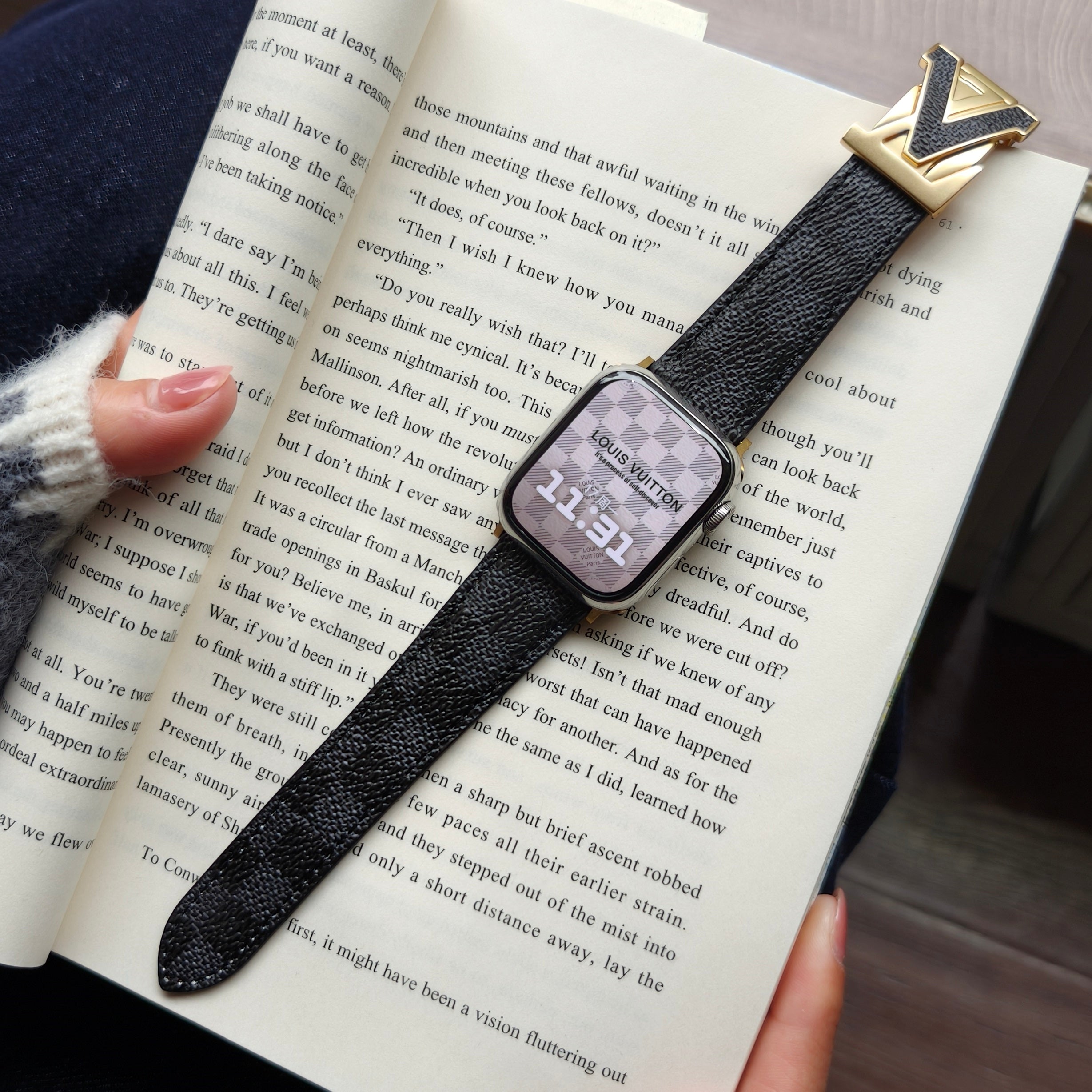 Fashion Luxe-Inspired Smart Watch Band