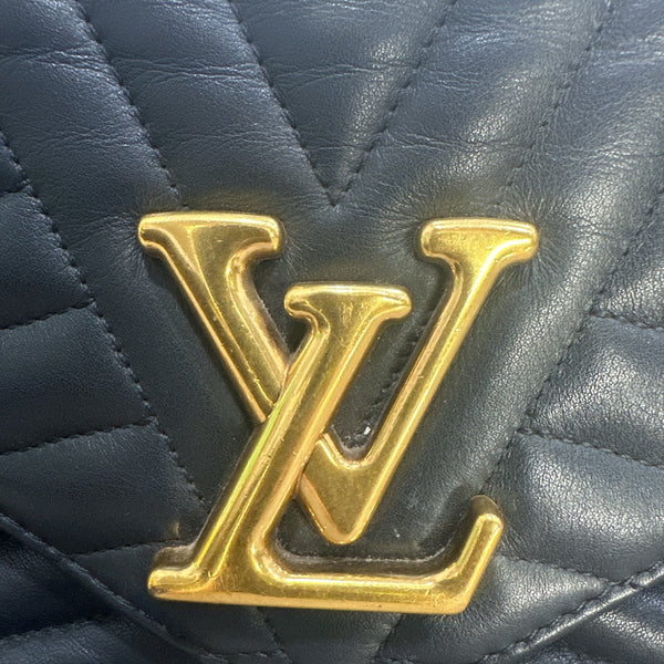 LOUIS VUITTON 
Calfskin New Wave Chain MM Black - Clairely Amazing