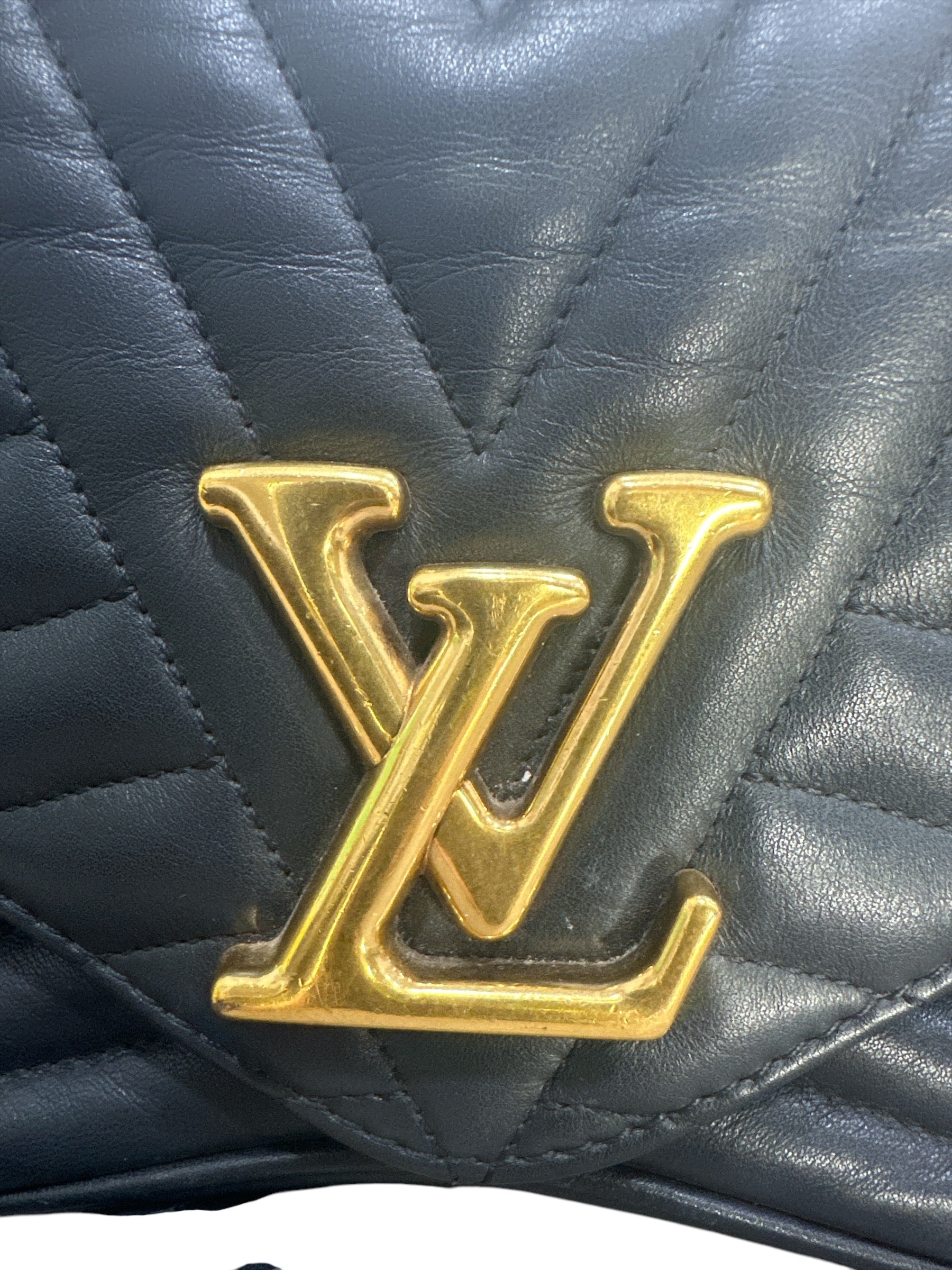 LOUIS VUITTON 
Calfskin New Wave Chain MM Black - Clairely Amazing