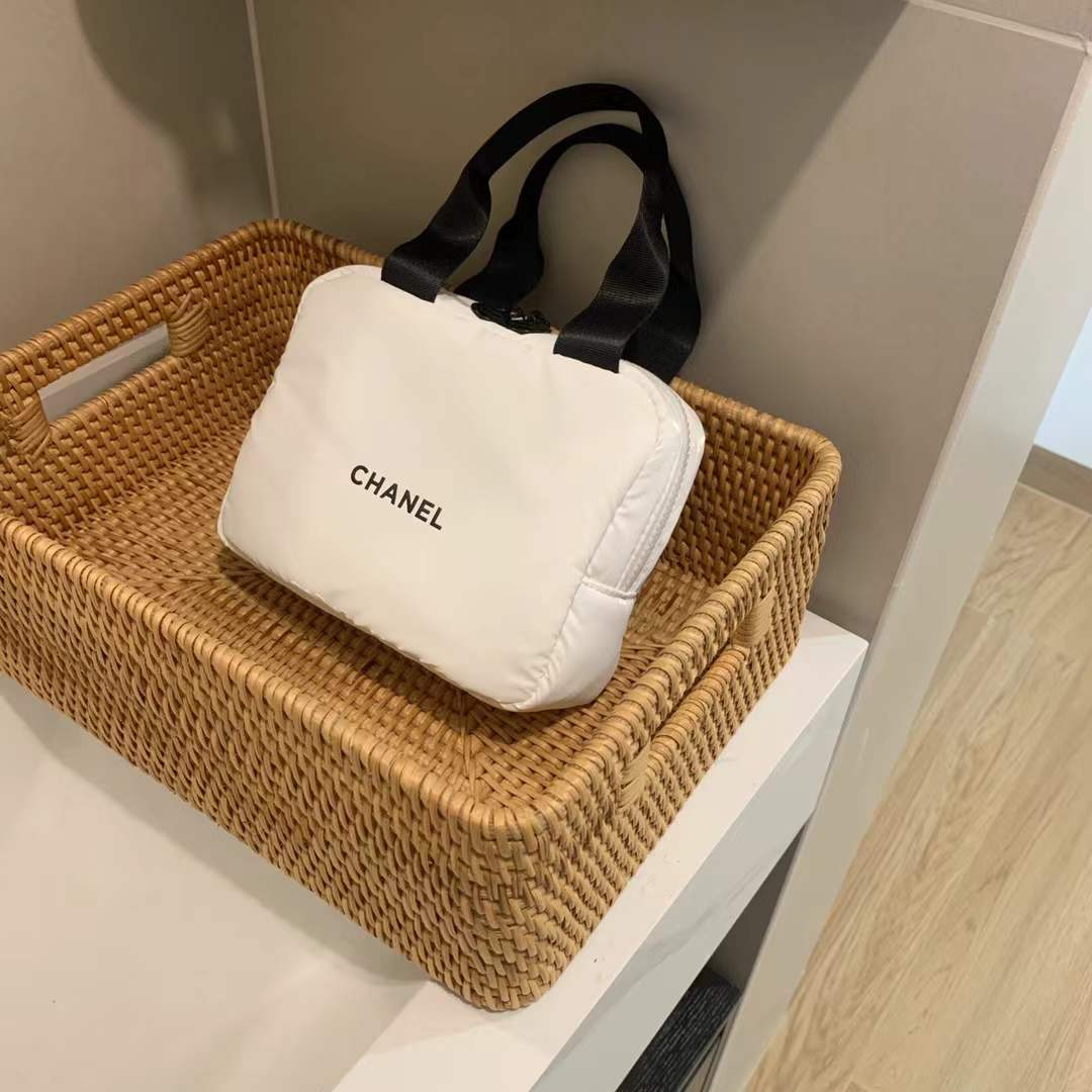 Chanel Beauty Puffy Mini Tote Bag (GWP)