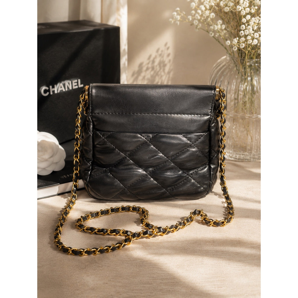 CHANEL Beauté Charm Crossbody Bag Black Quilted Gold Chain GWP VIP Gift