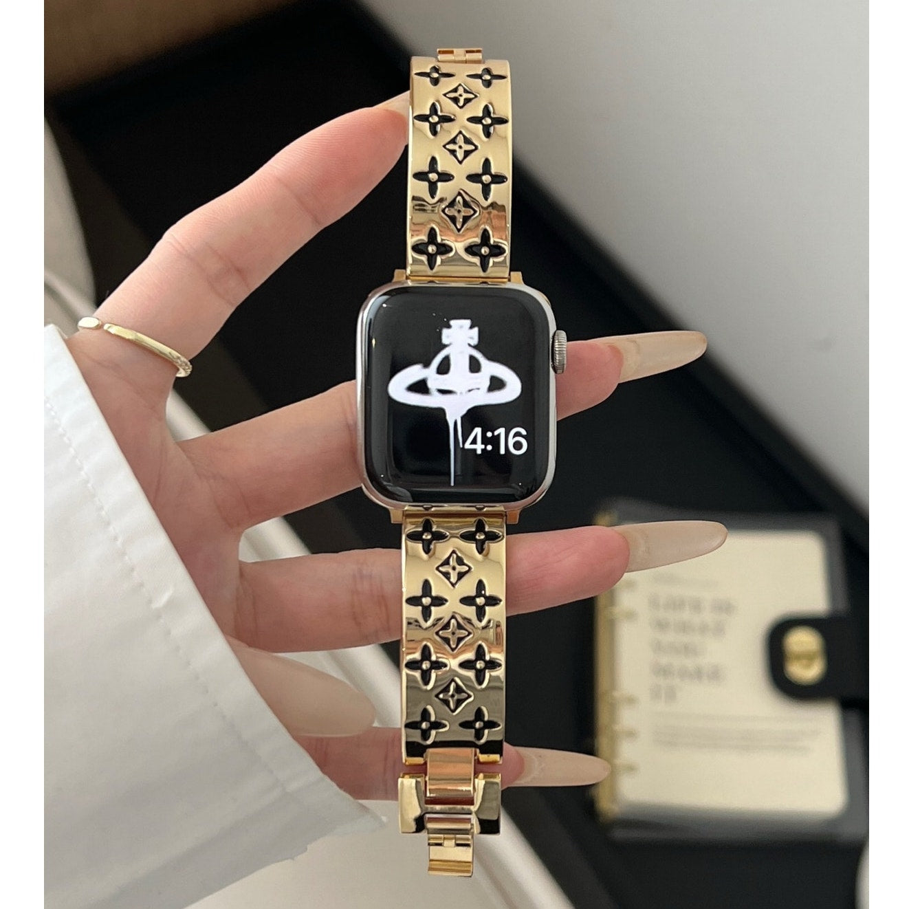 Premium Stainless Steel Floral-Pattern Link Watch Band – Gold or Silver