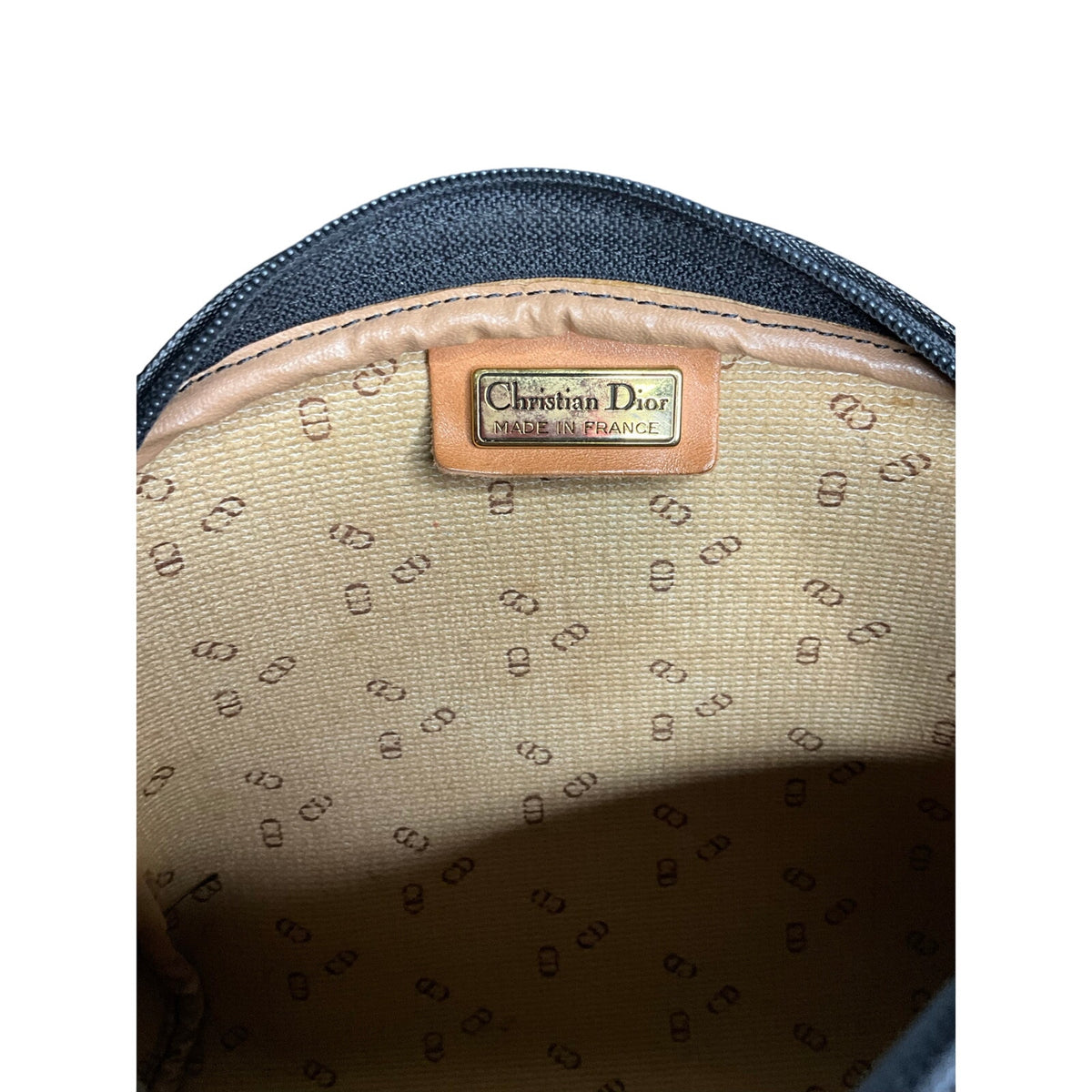 Elegant Christian Dior Shoulder Bag - Must-Have!