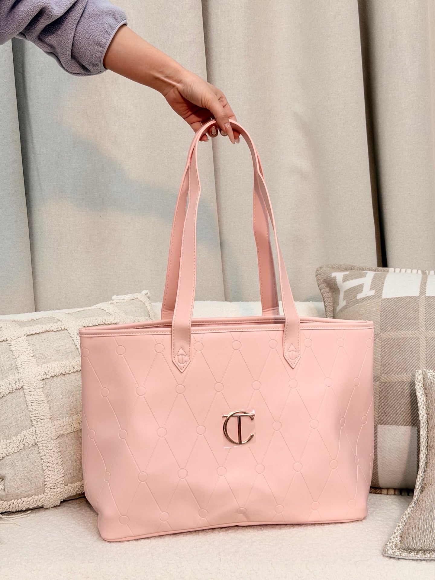 Charlotte Tilbury Pink Quilted Tote (Large Capacity Work & Travel Bag) – VIP GWP Edition