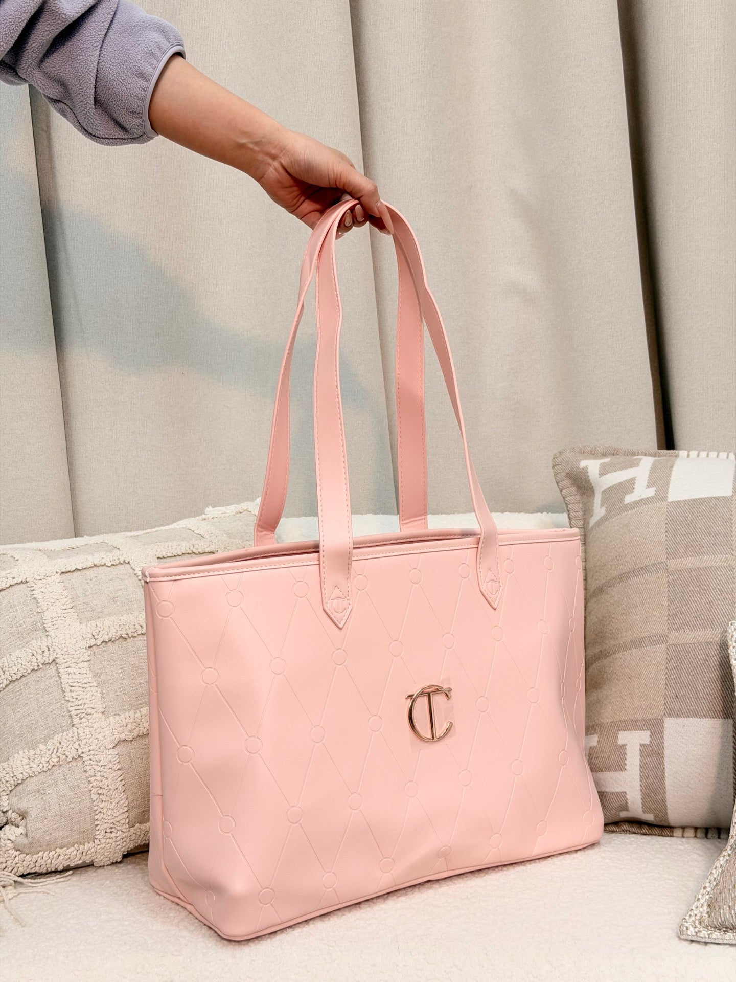 Charlotte Tilbury Pink Quilted Tote (Large Capacity Work & Travel Bag) – VIP GWP Edition