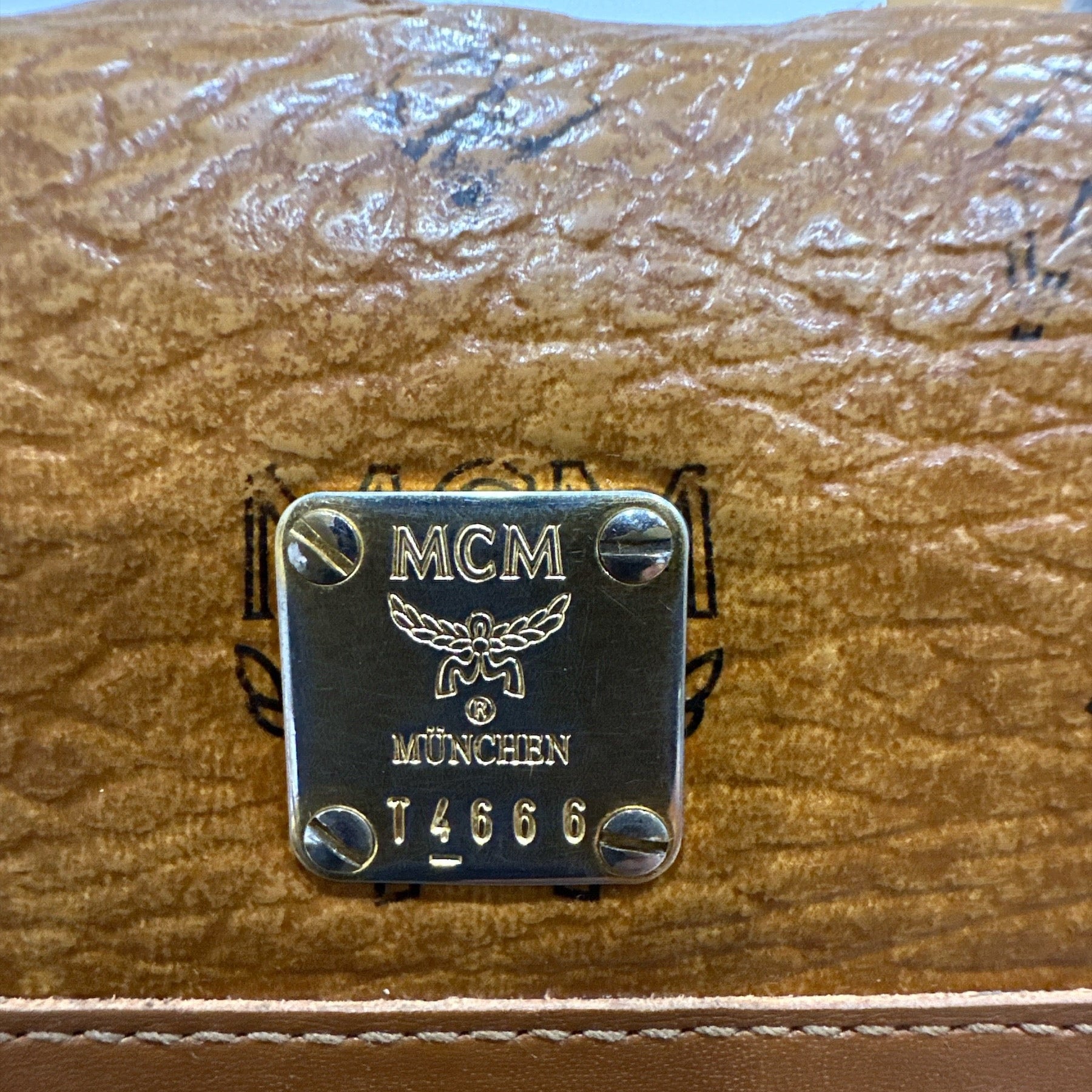 MCM Wallet COGNAC - Clairely Amazing