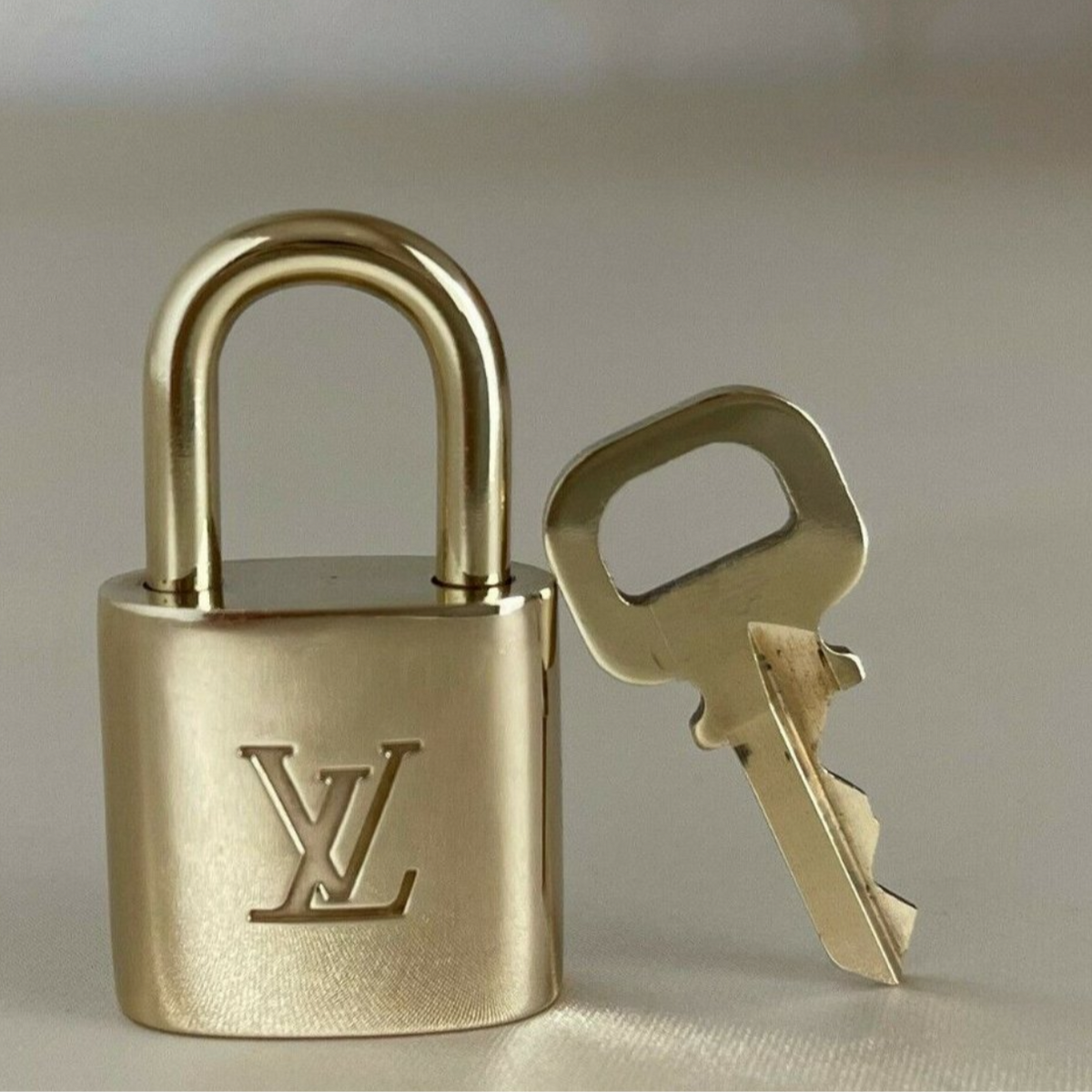 LV Lock and Key set - Clairely Amazing