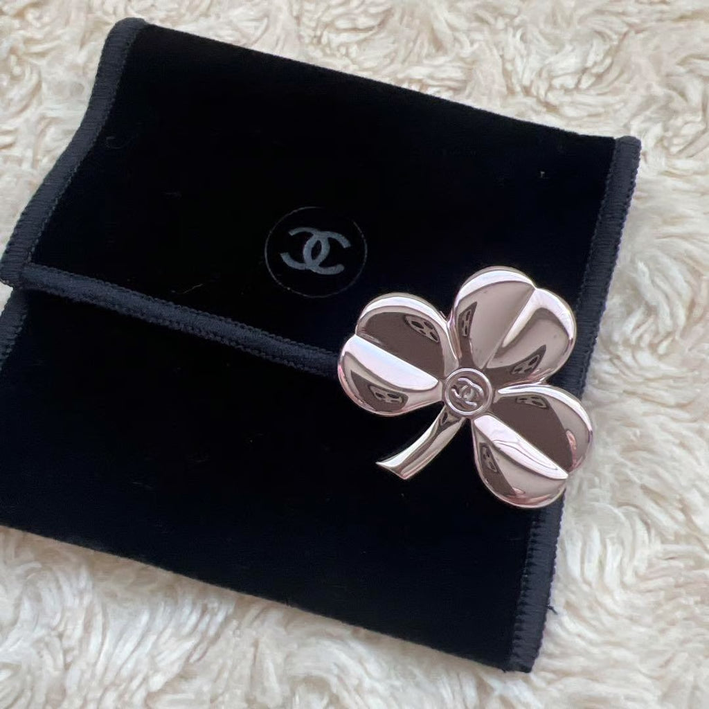 Clover Pin Brooch – Silver Metal