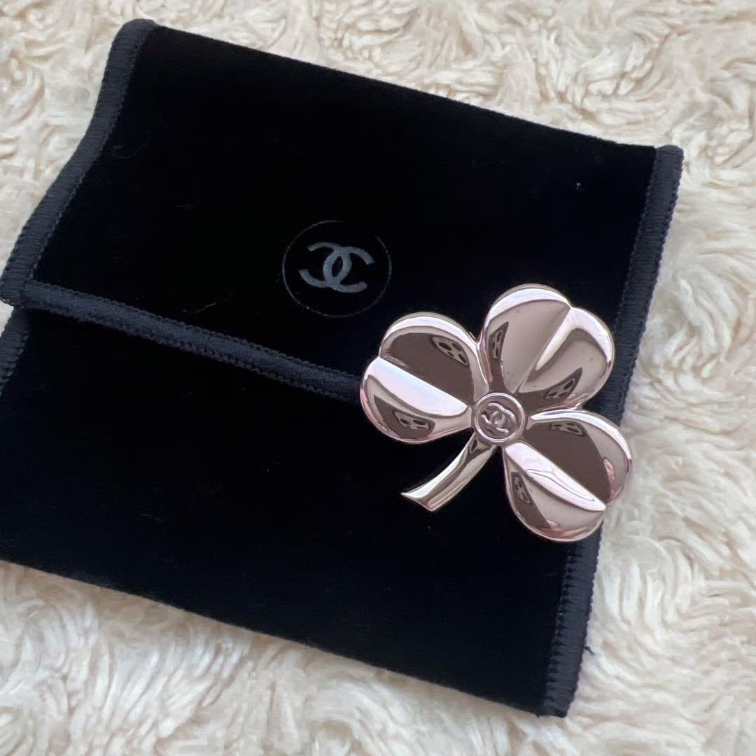 Clover Pin Brooch – Silver Metal