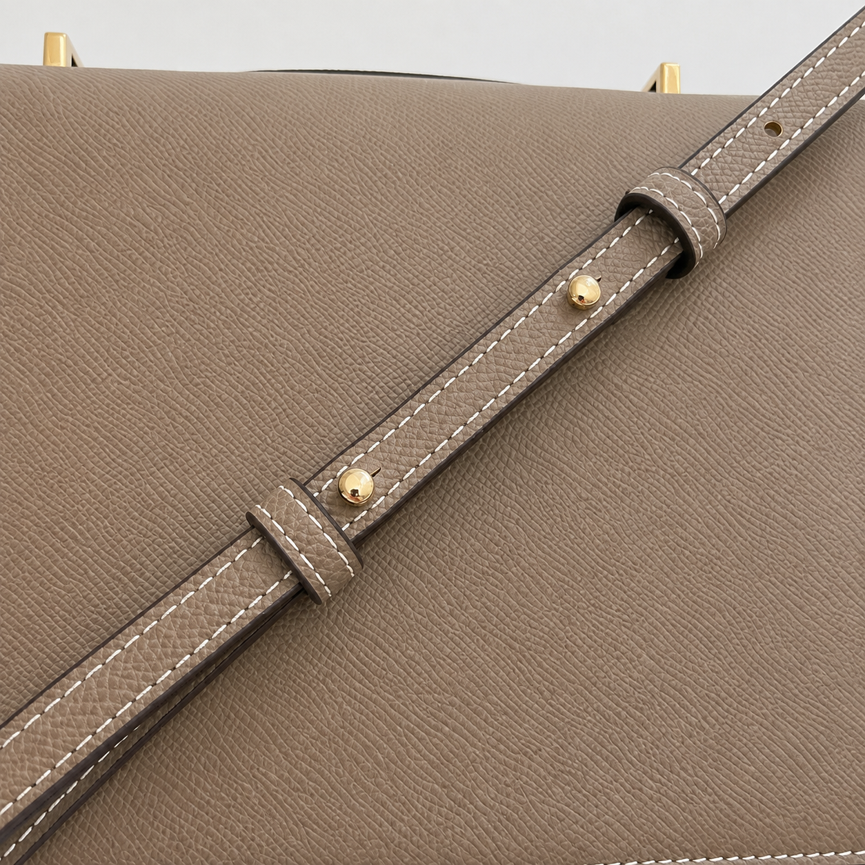 👑 Structured H-Clasp Crossbody Bag – Fashion Collection