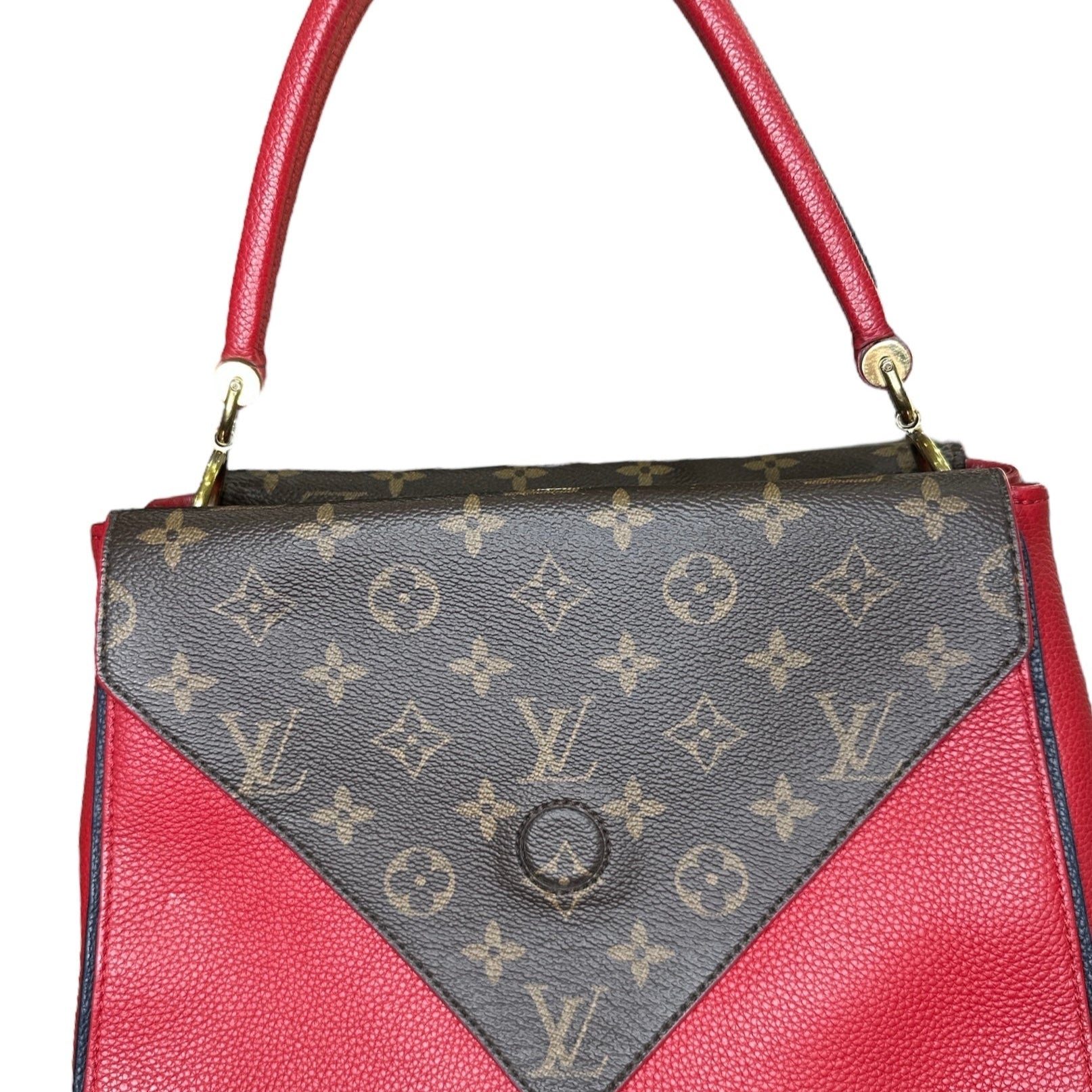 LOUIS VUITTON 
Grained Calfskin Monogram Double V Rubis - Clairely Amazing