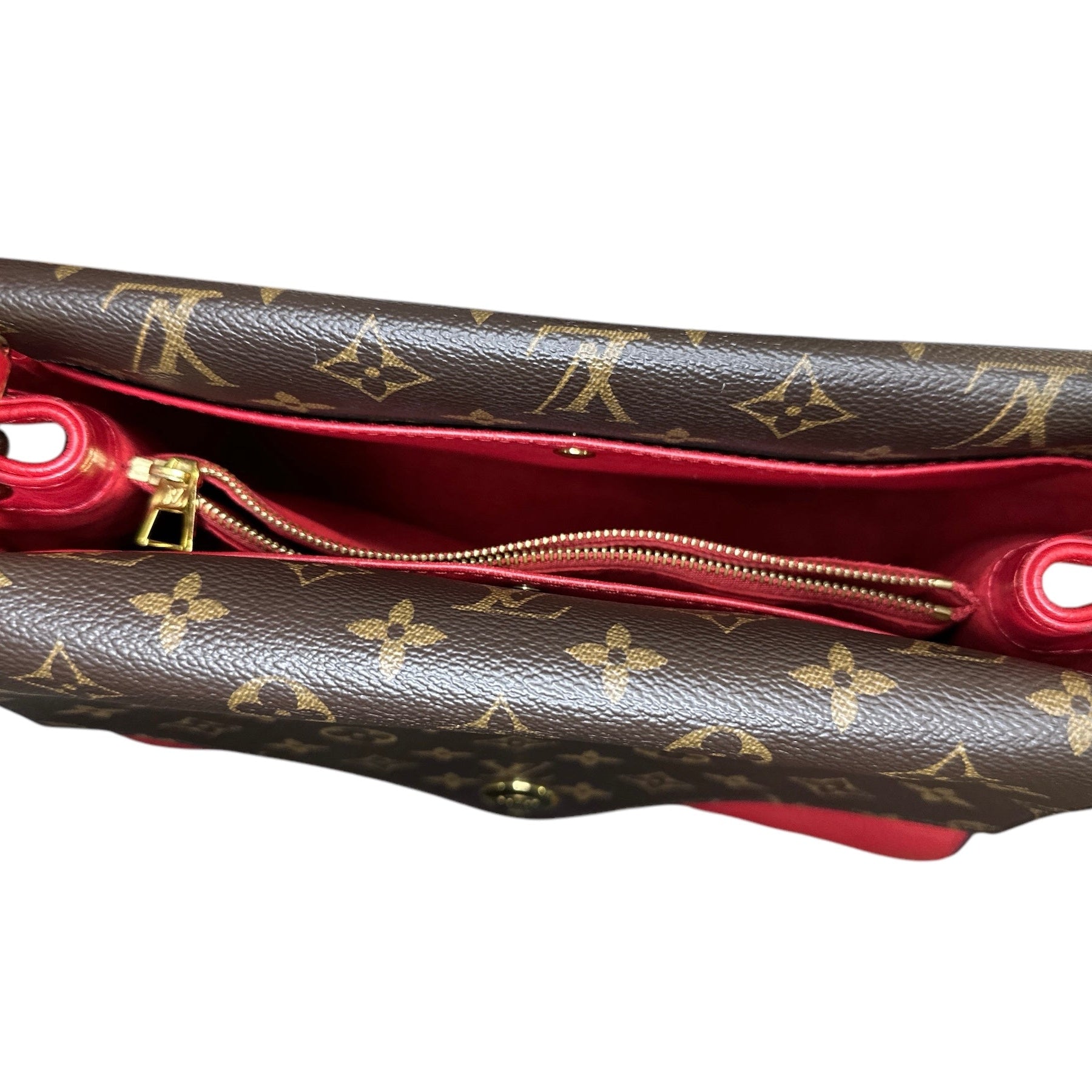 LOUIS VUITTON 
Grained Calfskin Monogram Double V Rubis - Clairely Amazing
