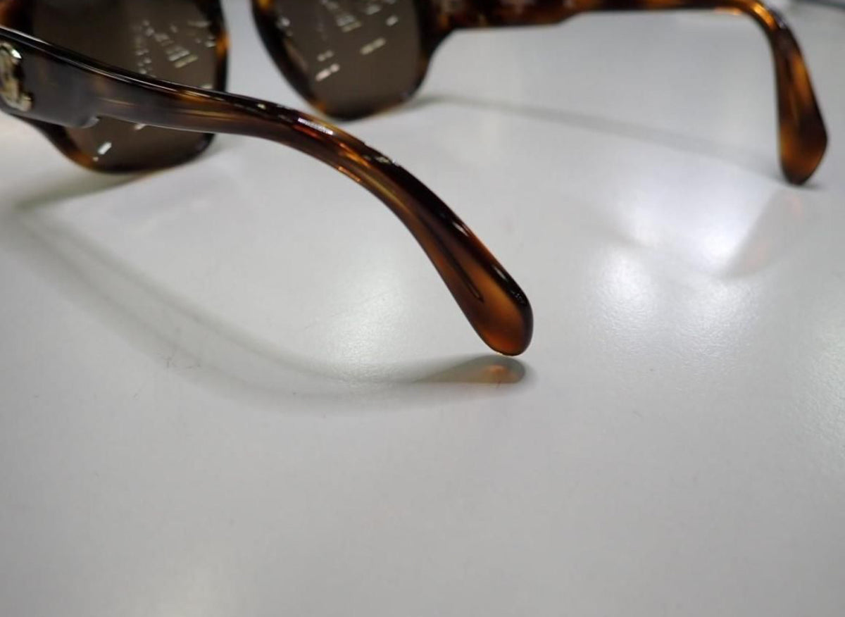 CHANEL Pre-Owned 2000s CC tortoiseshell sunglasses - Clairely Amazing