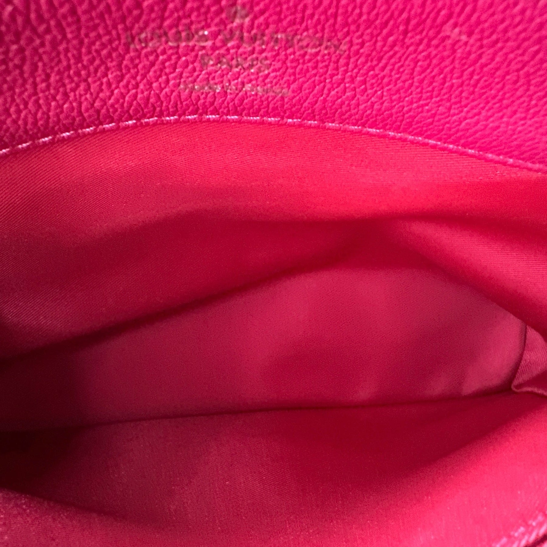 LOUIS VUITTON
Dahlia Calfskin Leather Lockme II - Clairely Amazing