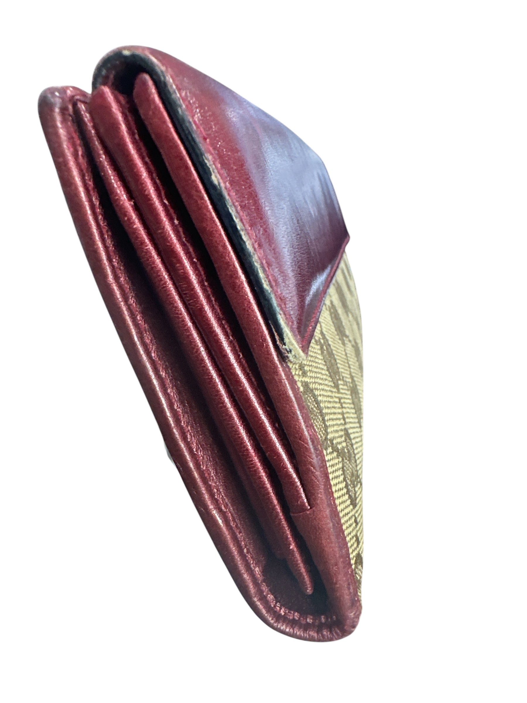 Gucci GG Heart Clasp Canvas Continental Wallet - Clairely Amazing