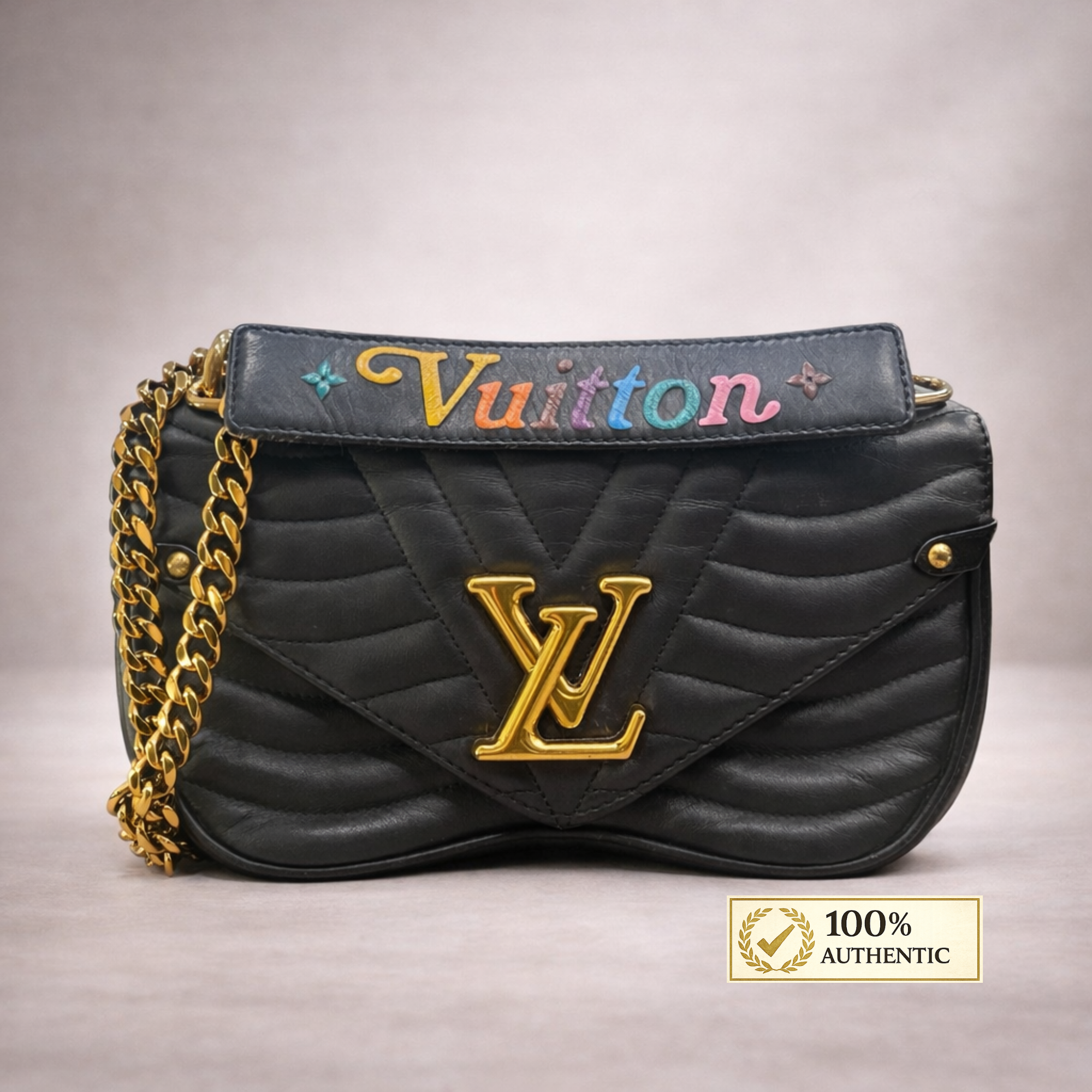 LOUIS VUITTON 
Calfskin New Wave Chain MM Black
