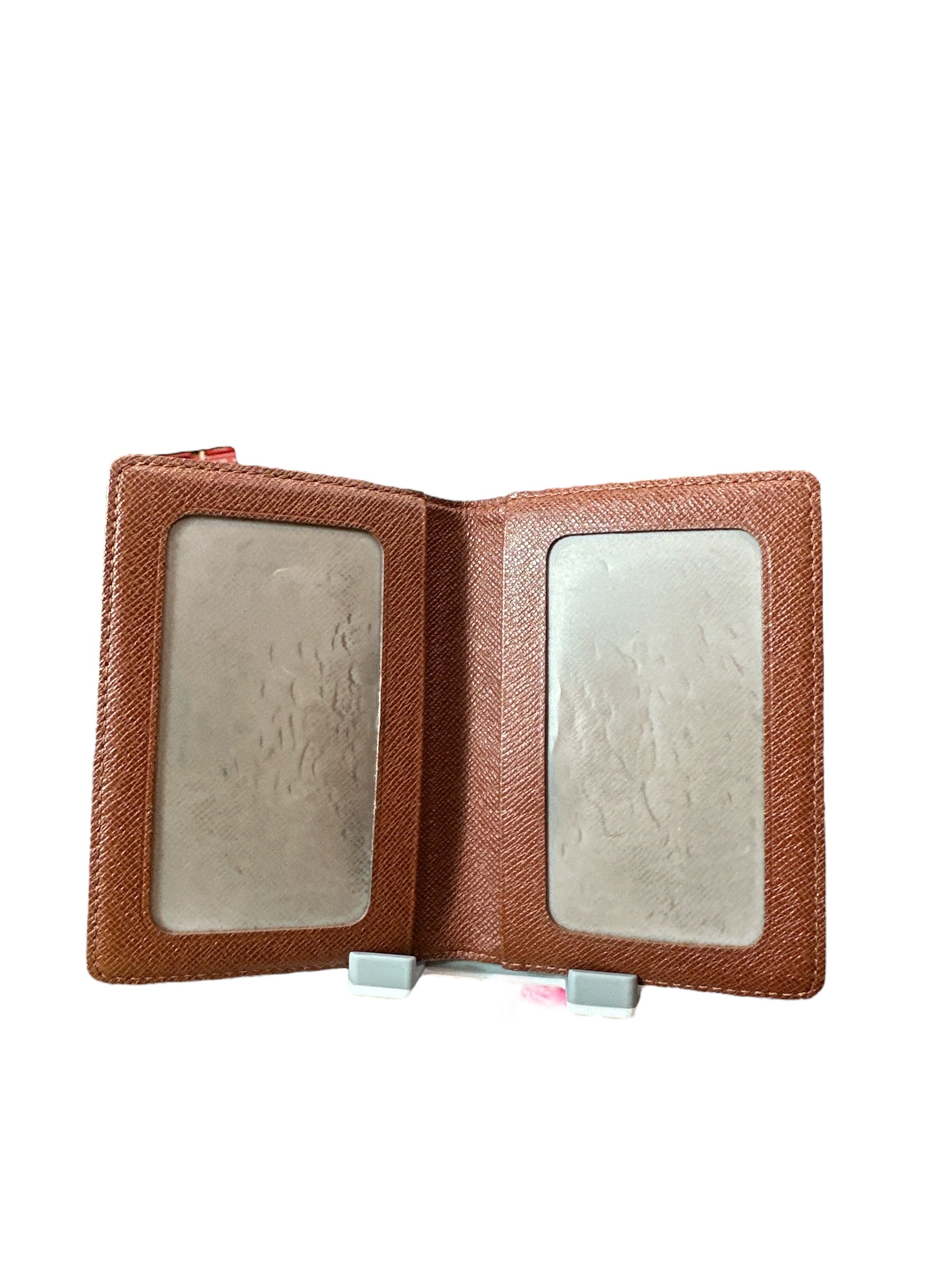 LOUIS VUITTON 
Monogram Porte 2 Cartes Vertical Card Holder - Clairely Amazing