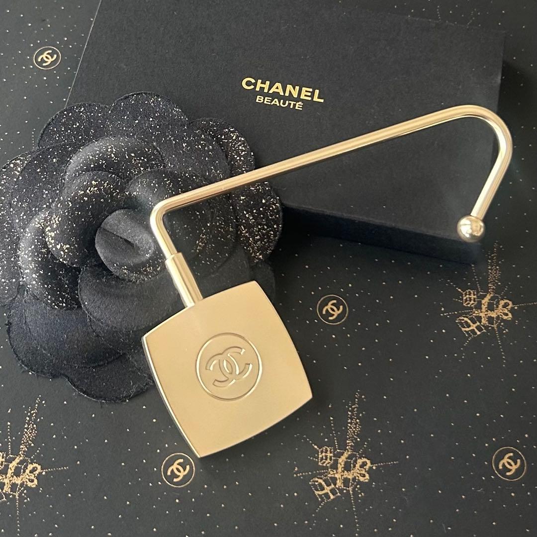 Chanel Beauté Gold CC Handbag Hook – Luxury Table Purse Hanger (VIP GWP)