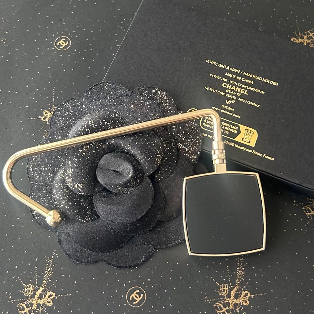 Chanel Beauté Gold CC Handbag Hook – Luxury Table Purse Hanger (VIP GWP)