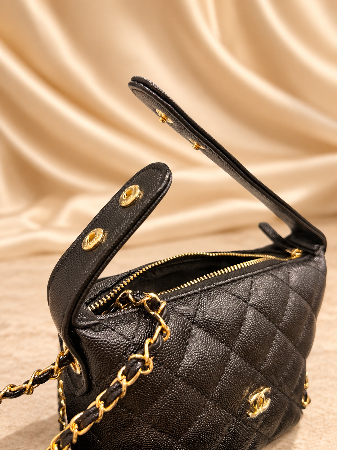 25C Quilted Lunch Box Mini Crossbody Bag – GWP Item