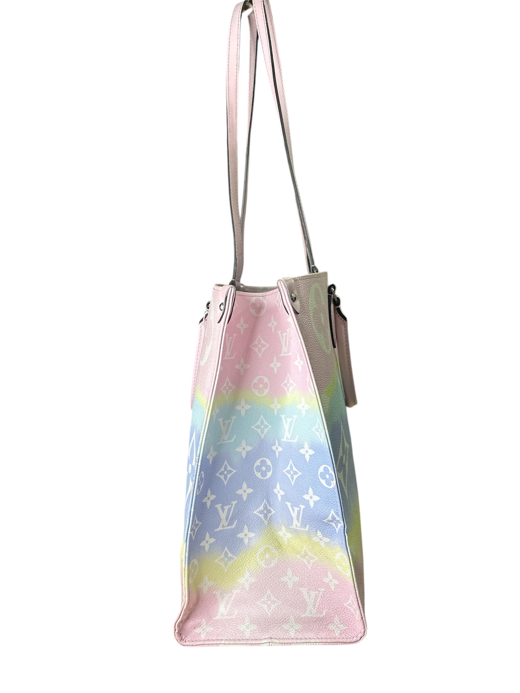 LOUIS VUITTON 
Monogram Escale Onthego GM Pastel - Clairely Amazing