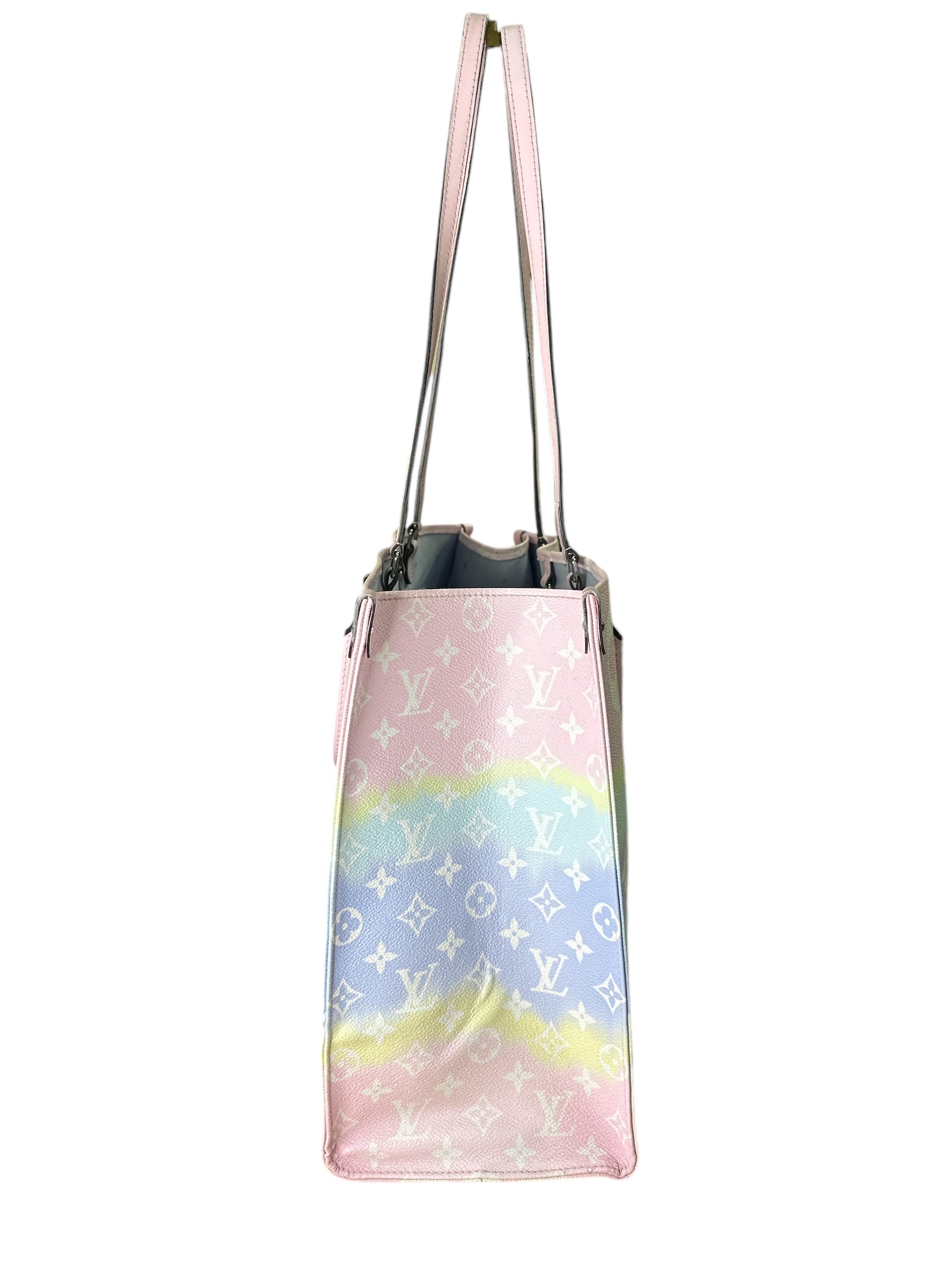 LOUIS VUITTON 
Monogram Escale Onthego GM Pastel - Clairely Amazing