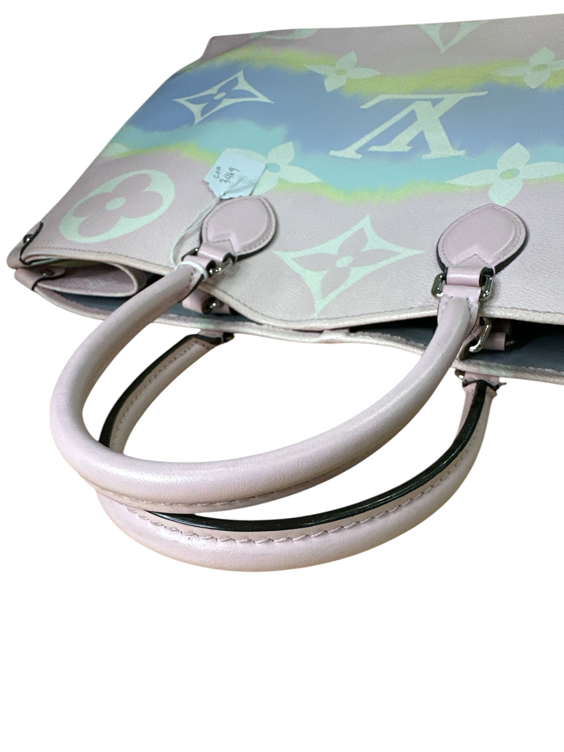 LOUIS VUITTON 
Monogram Escale Onthego GM Pastel - Clairely Amazing