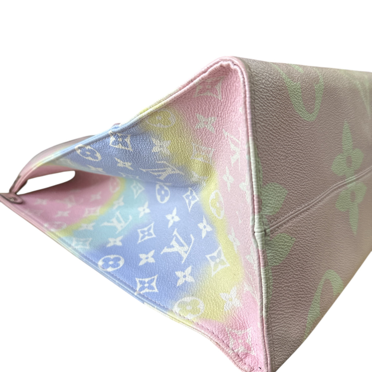 LOUIS VUITTON 
Monogram Escale Onthego GM Pastel - Clairely Amazing