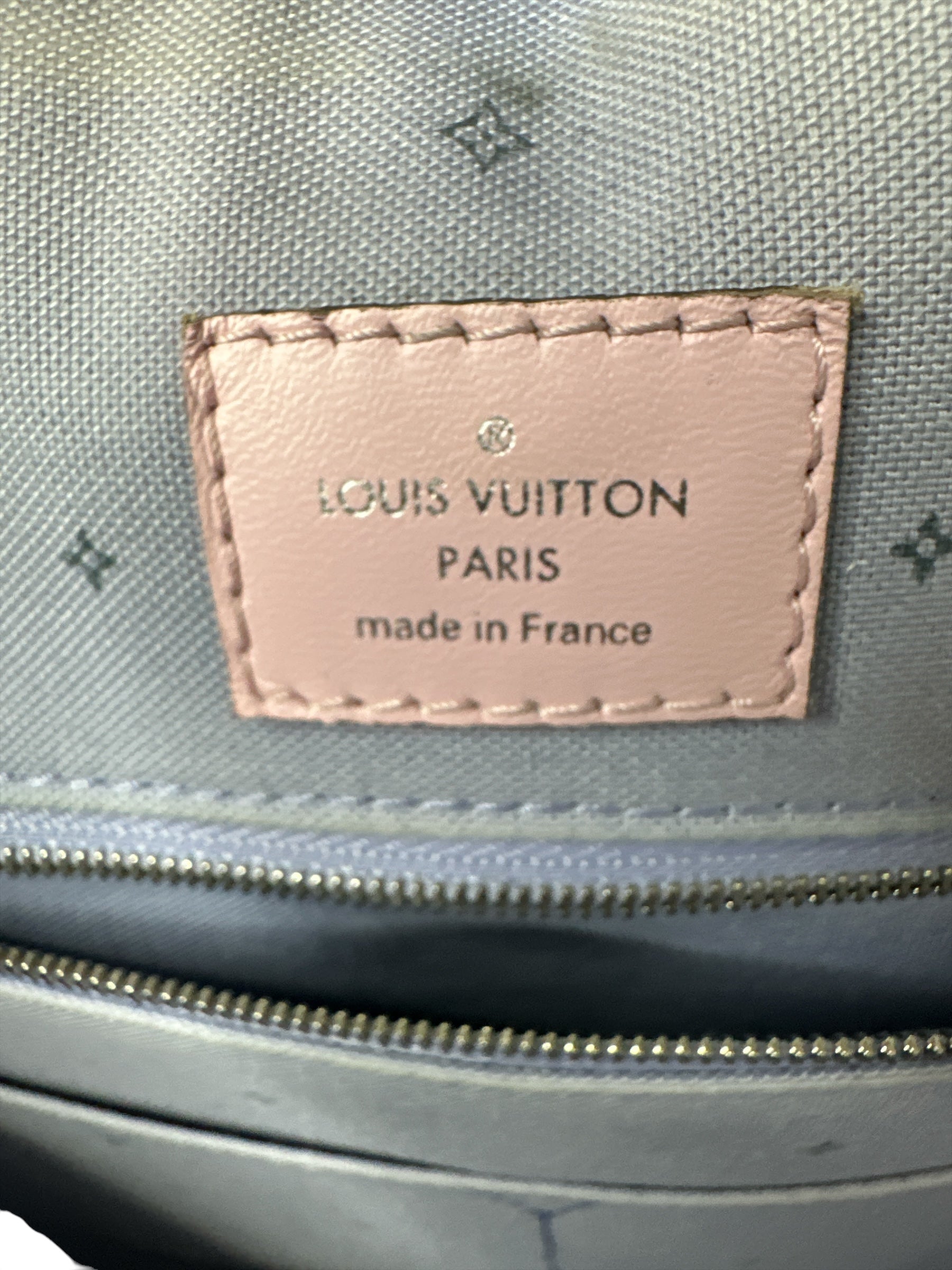 LOUIS VUITTON 
Monogram Escale Onthego GM Pastel - Clairely Amazing