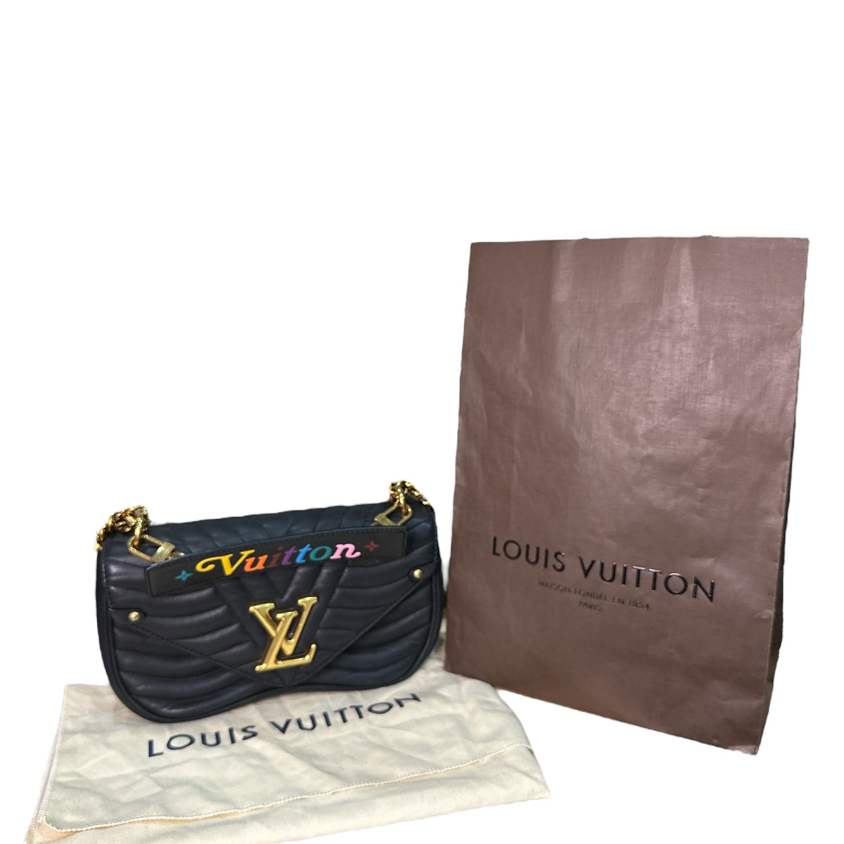 LOUIS VUITTON 
Calfskin New Wave Chain MM Black - Clairely Amazing