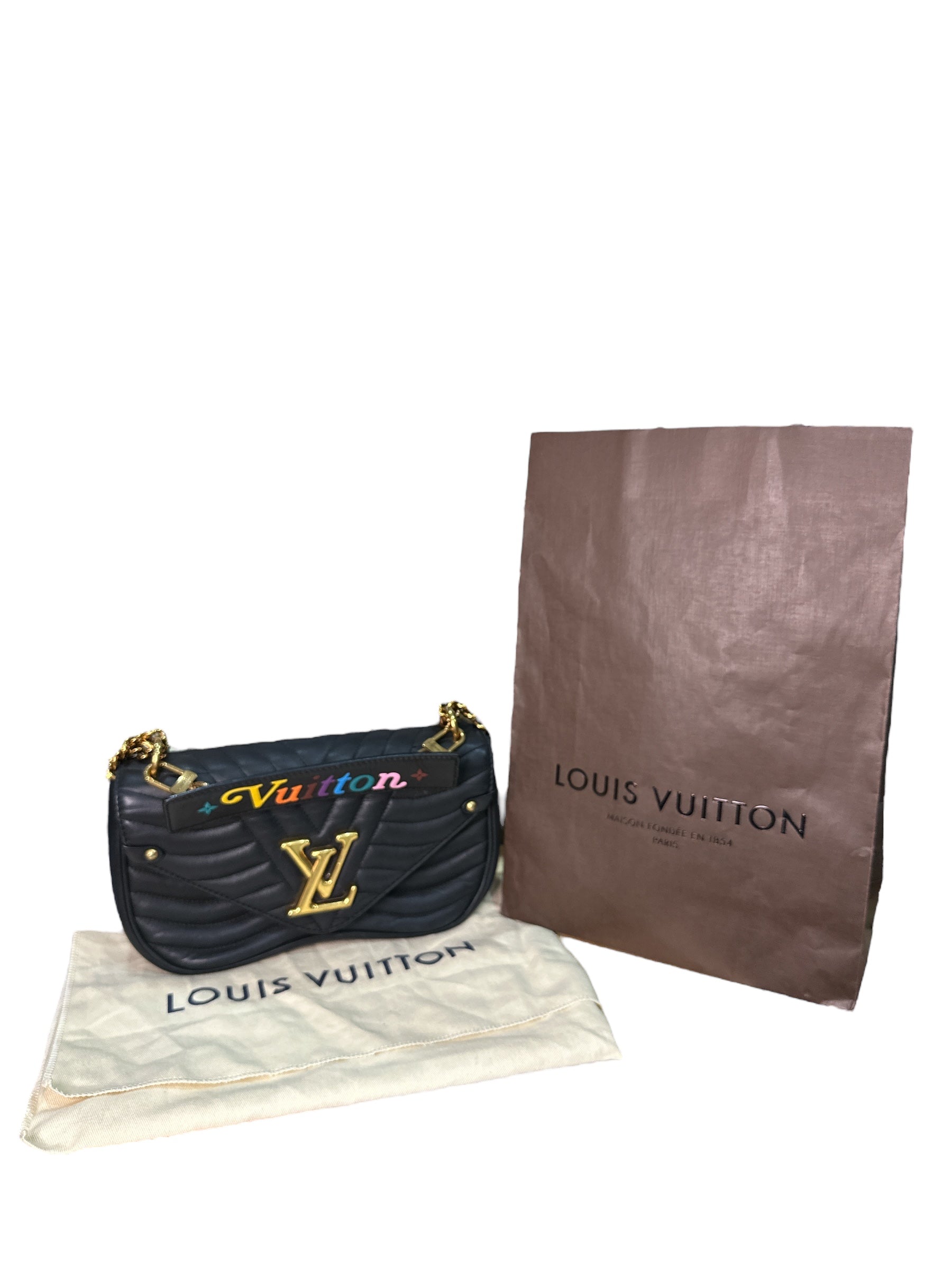 LOUIS VUITTON 
Calfskin New Wave Chain MM Black - Clairely Amazing