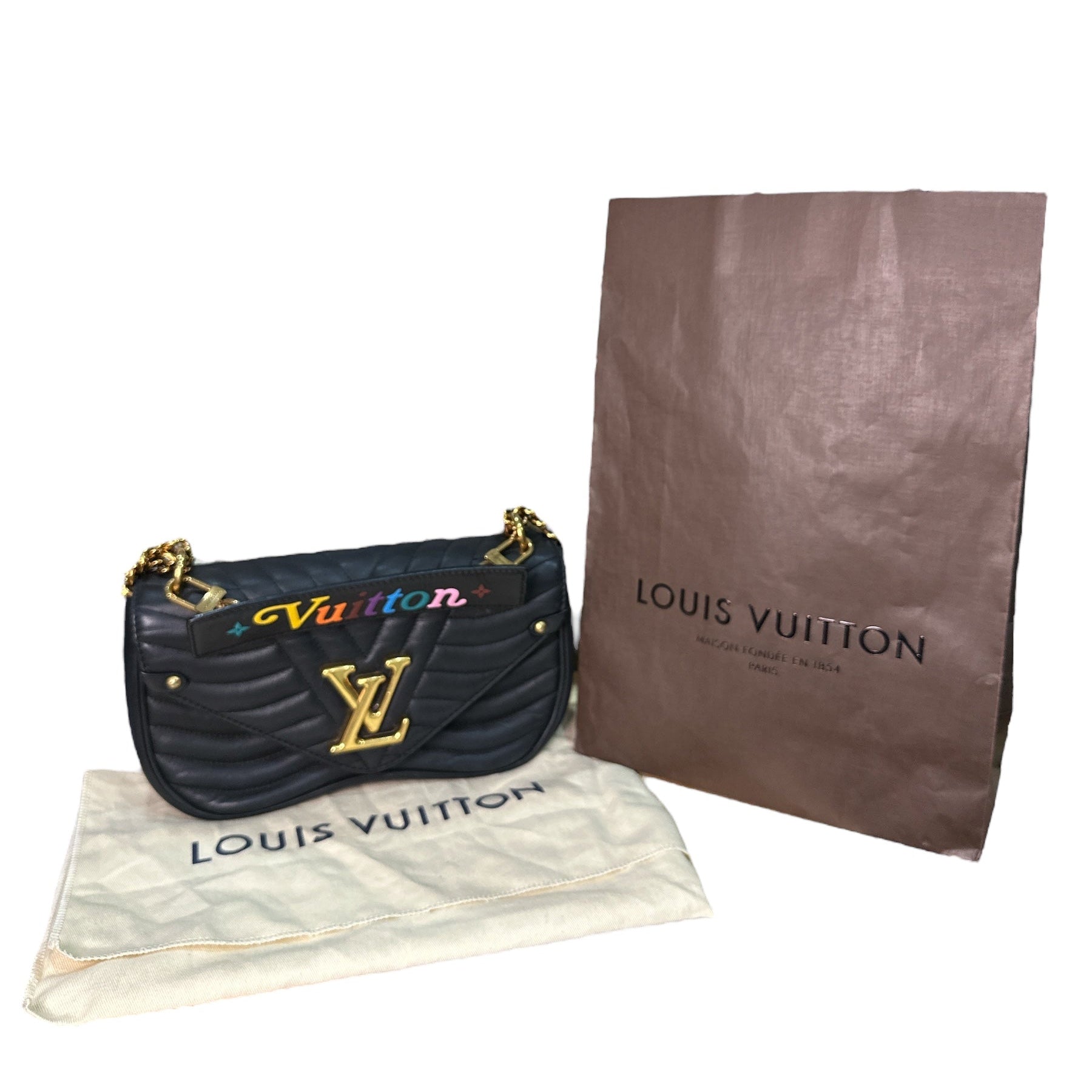 LOUIS VUITTON 
Calfskin New Wave Chain MM Black - Clairely Amazing