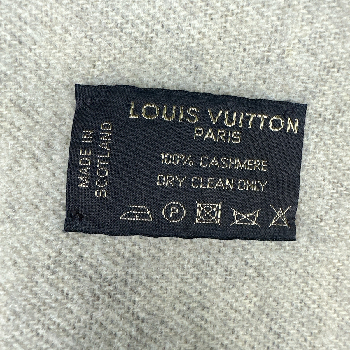 LOUIS VUITTON 
Cashmere Monogram Reykjavik Scarf Brown - Clairely Amazing