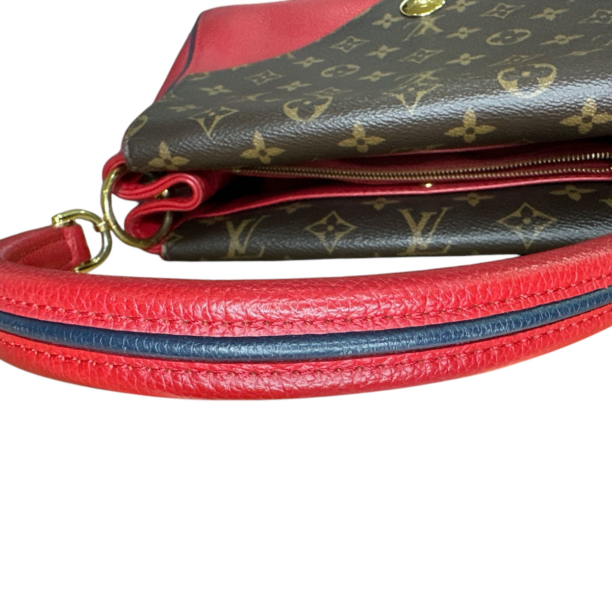 LOUIS VUITTON 
Grained Calfskin Monogram Double V Rubis - Clairely Amazing