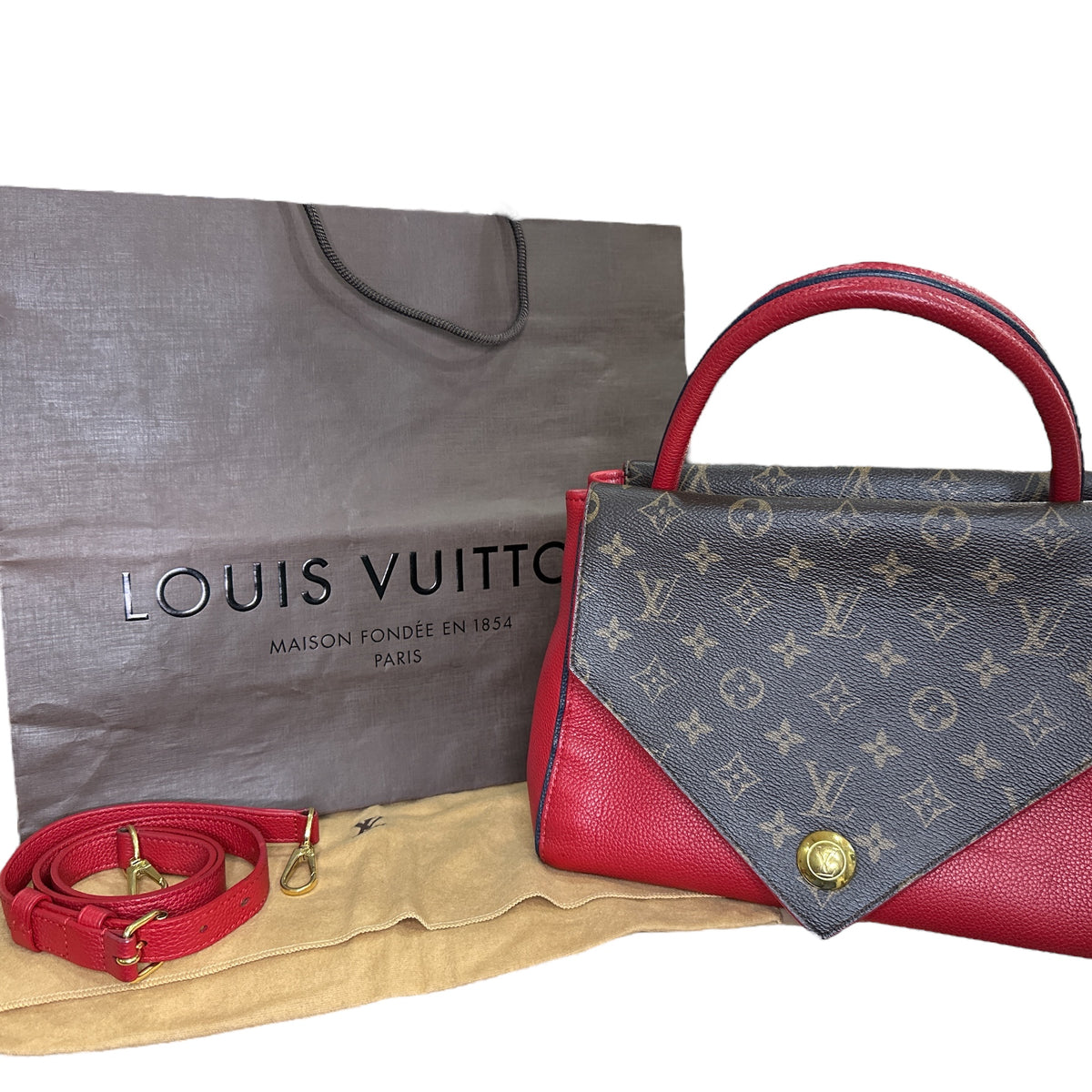 LOUIS VUITTON 
Grained Calfskin Monogram Double V Rubis - Clairely Amazing