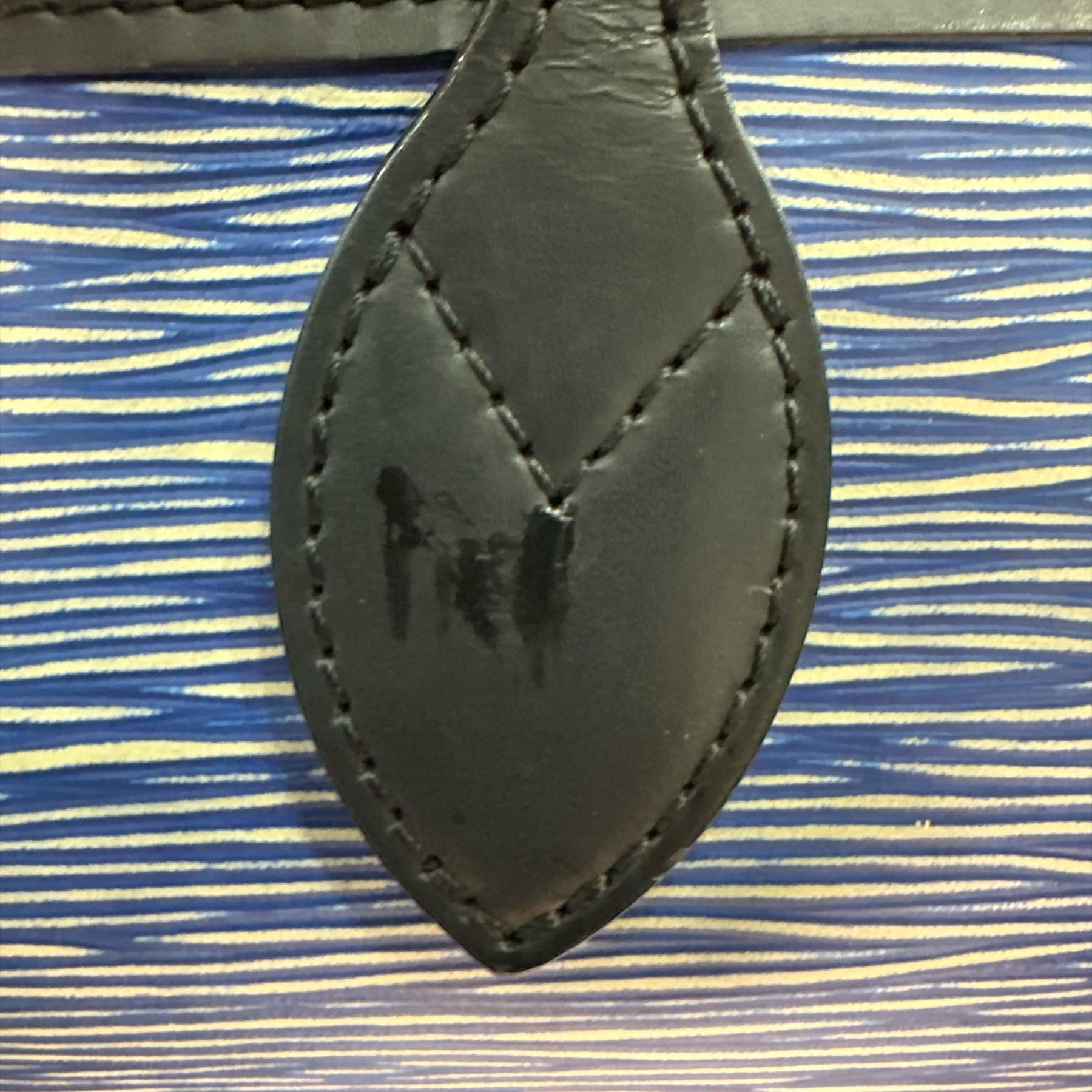 LOUIS VUITTON 
Epi Neverfull MM Denim Light - Clairely Amazing