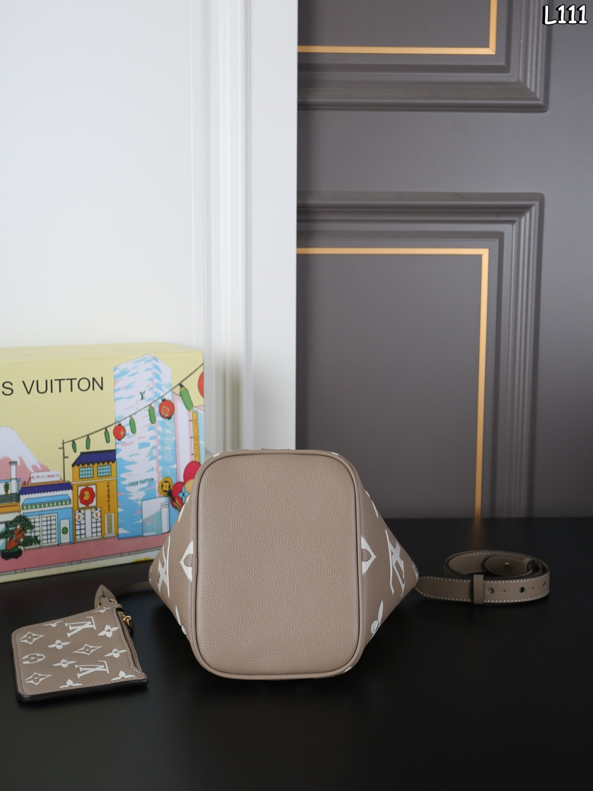 👑 Fashion Beige Monogram Shoulder Bag | Oversized Monogram & Matching Accessories