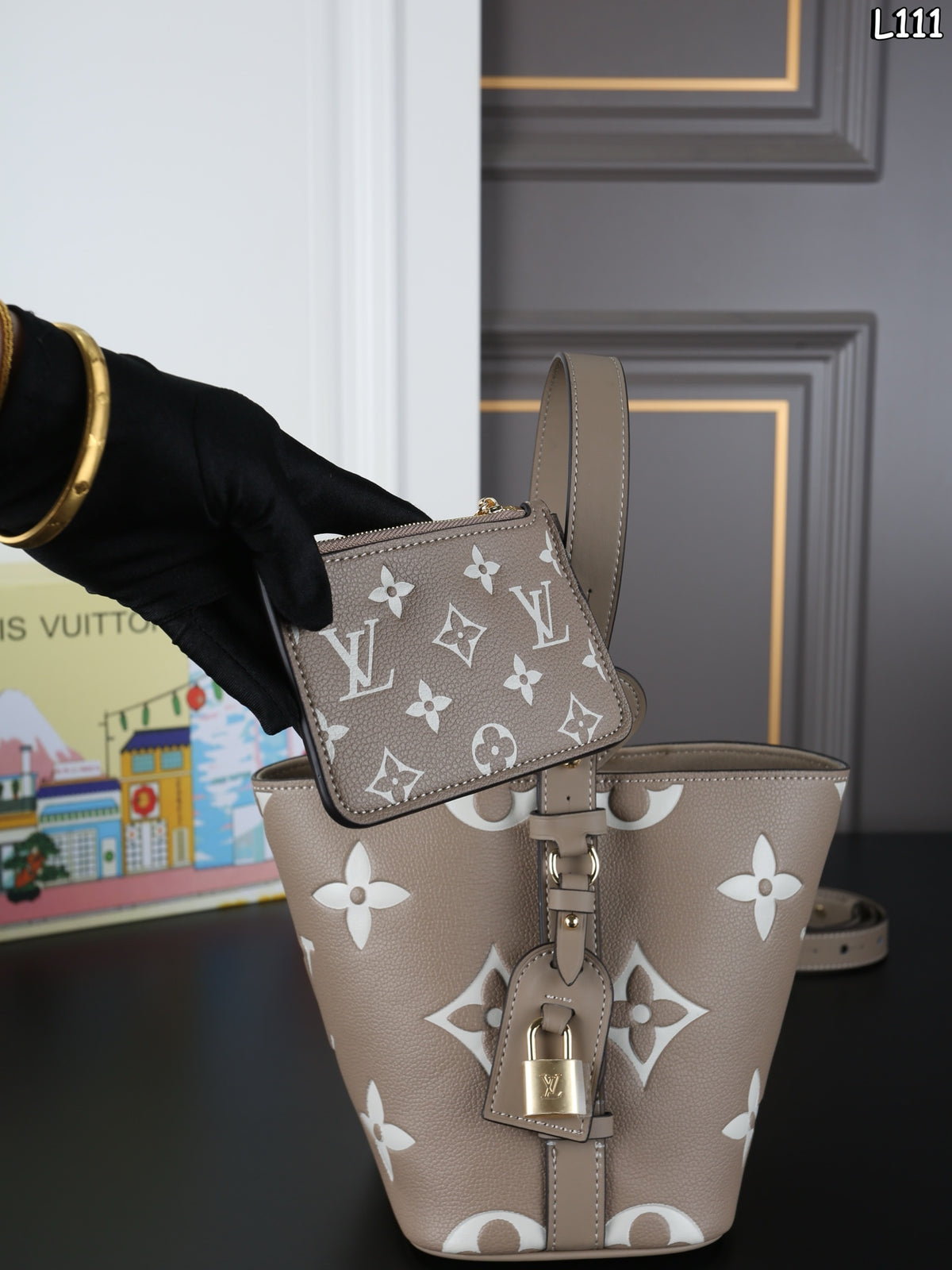 👑 Fashion Beige Monogram Shoulder Bag | Oversized Monogram & Matching Accessories