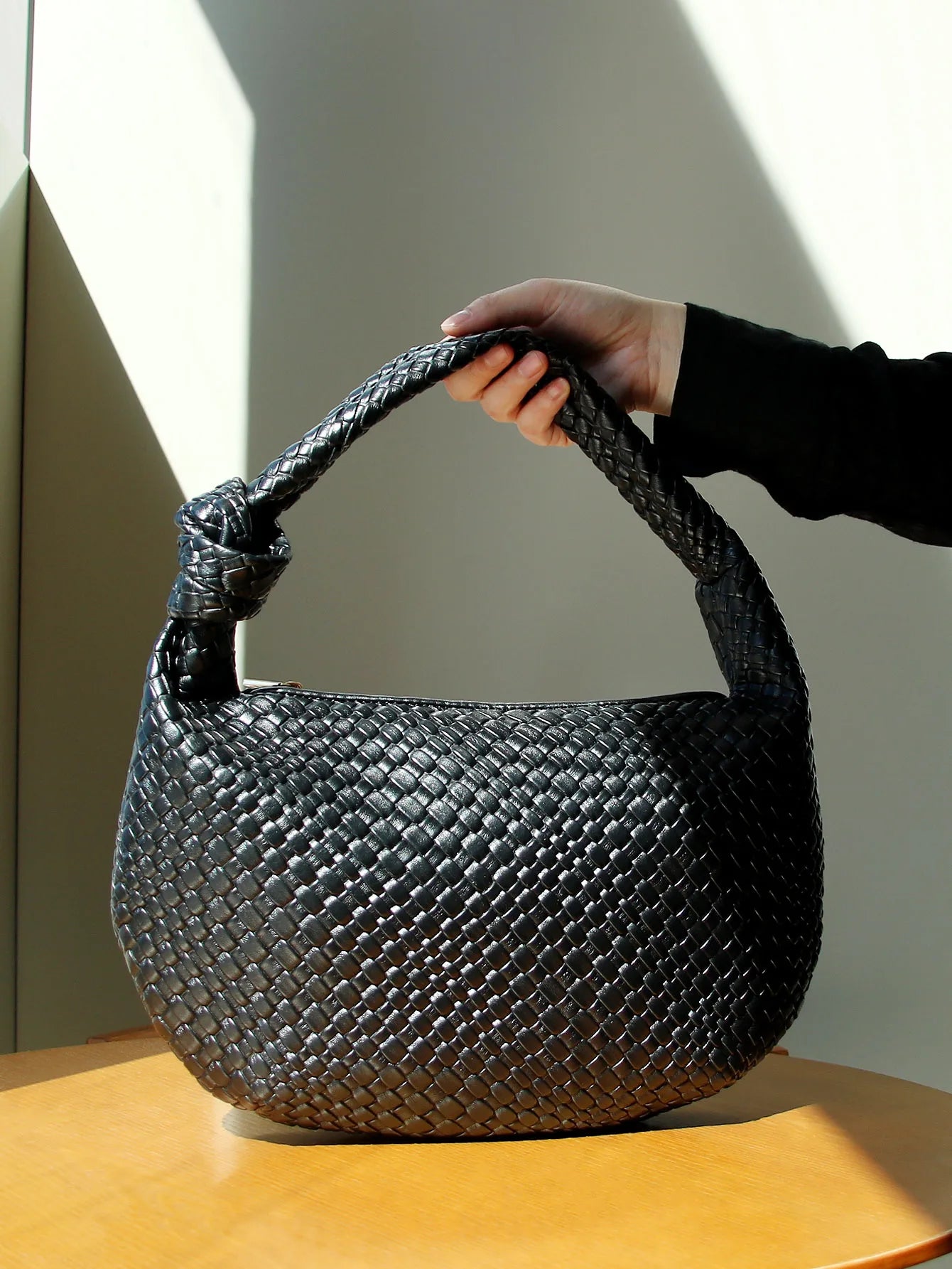High-End Woven One-Shoulder Bag