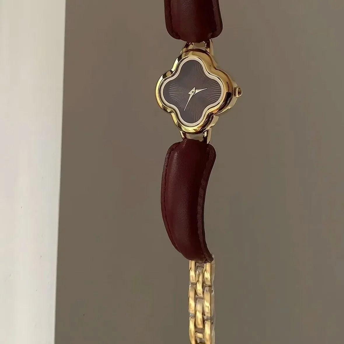 Fashion Flower Dial Women’s Watch