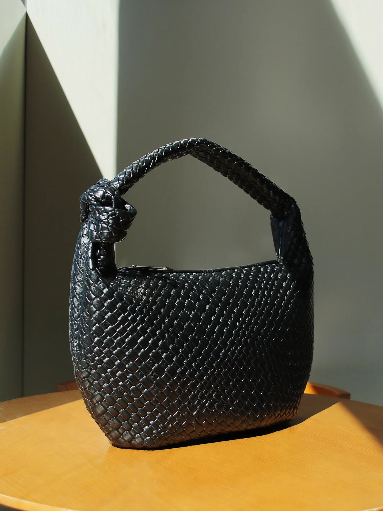 High-End Woven One-Shoulder Bag