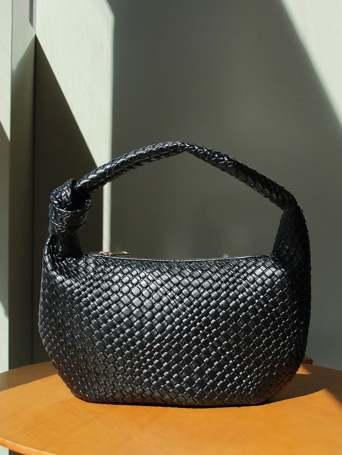 High-End Woven One-Shoulder Bag