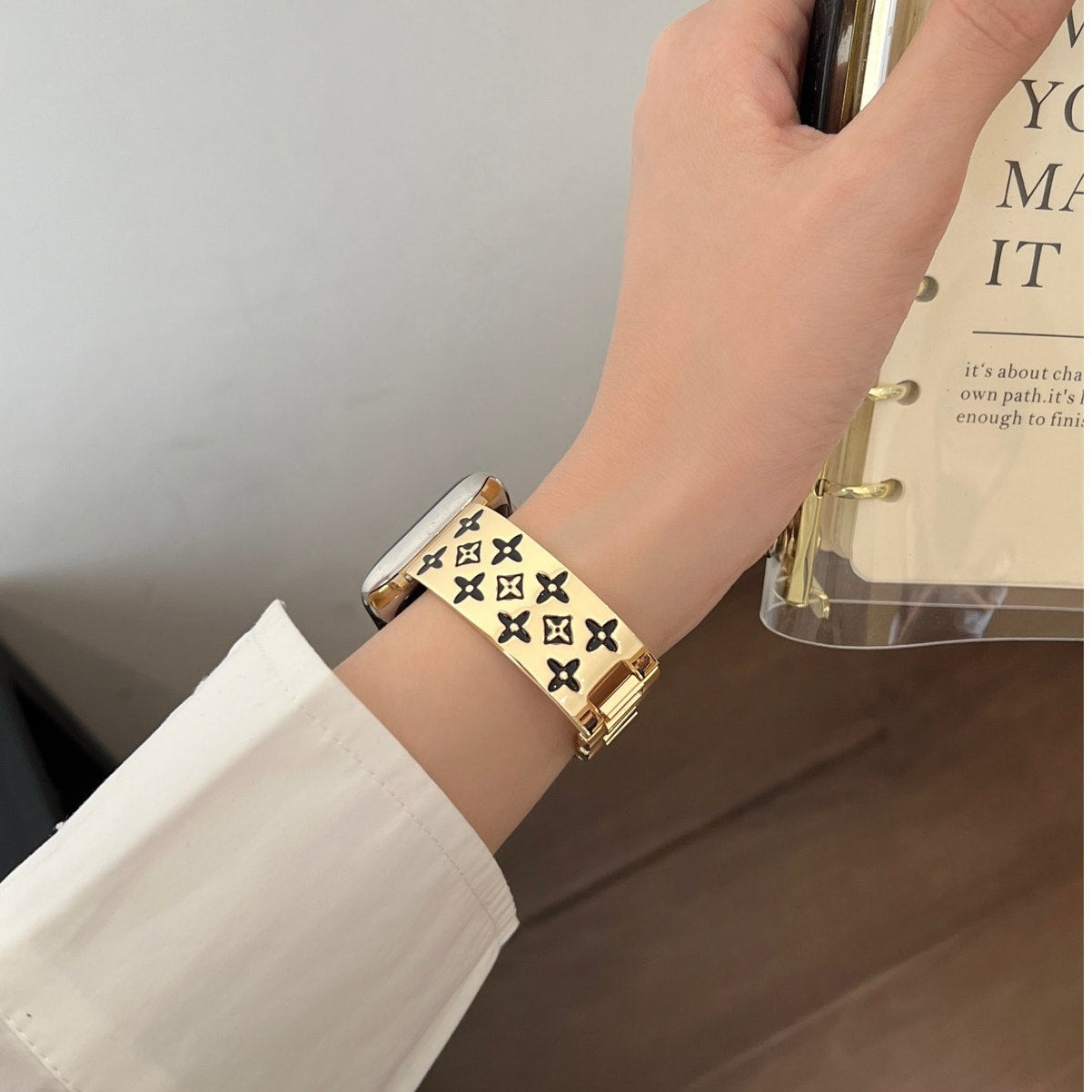 Premium Stainless Steel Floral-Pattern Link Watch Band – Gold or Silver