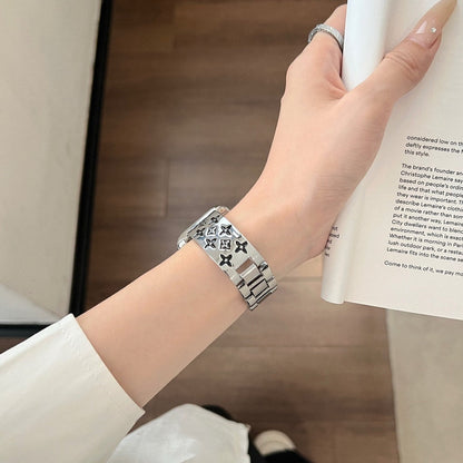 Premium Stainless Steel Floral-Pattern Link Watch Band – Gold or Silver