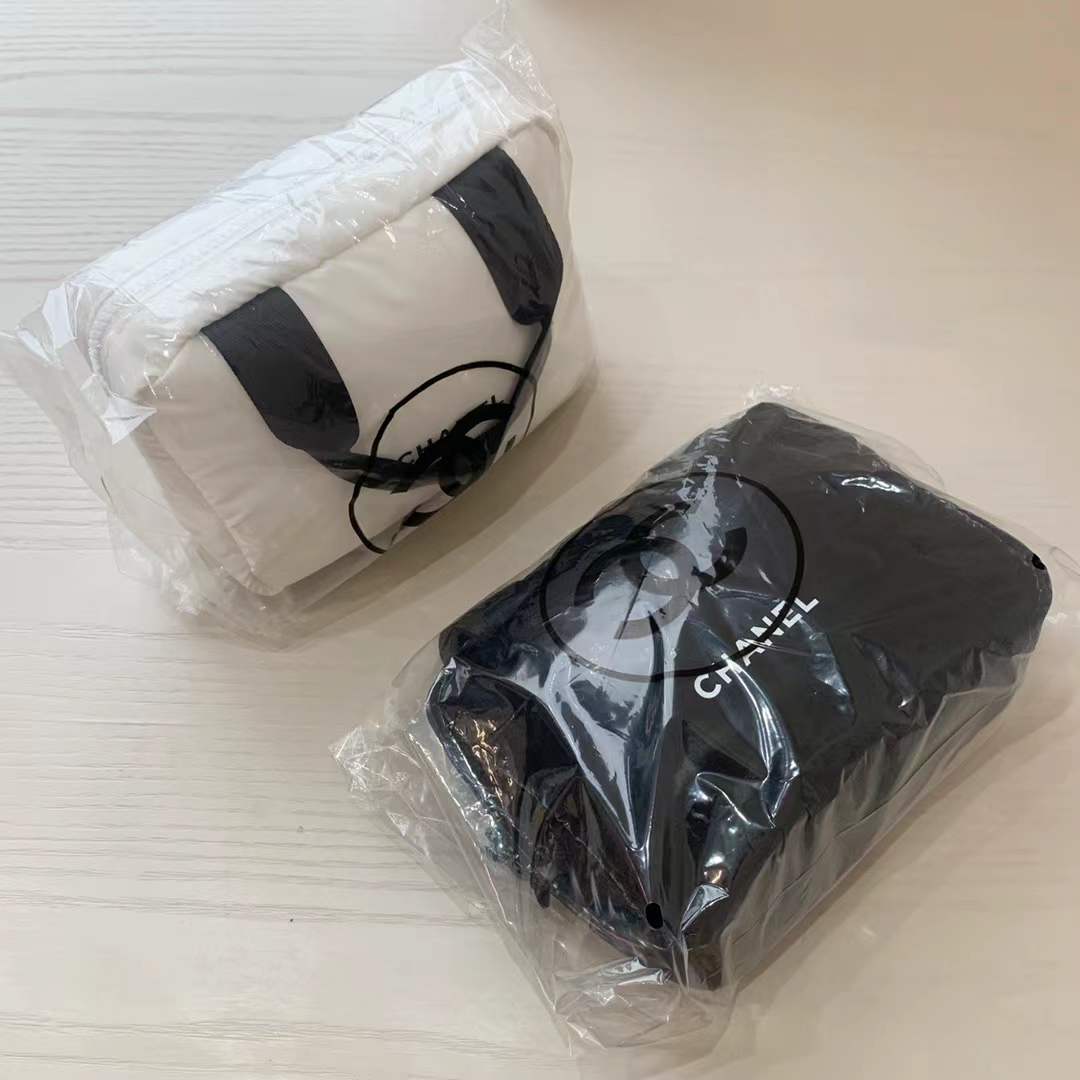 Chanel Beauty Puffy Mini Tote Bag (GWP)